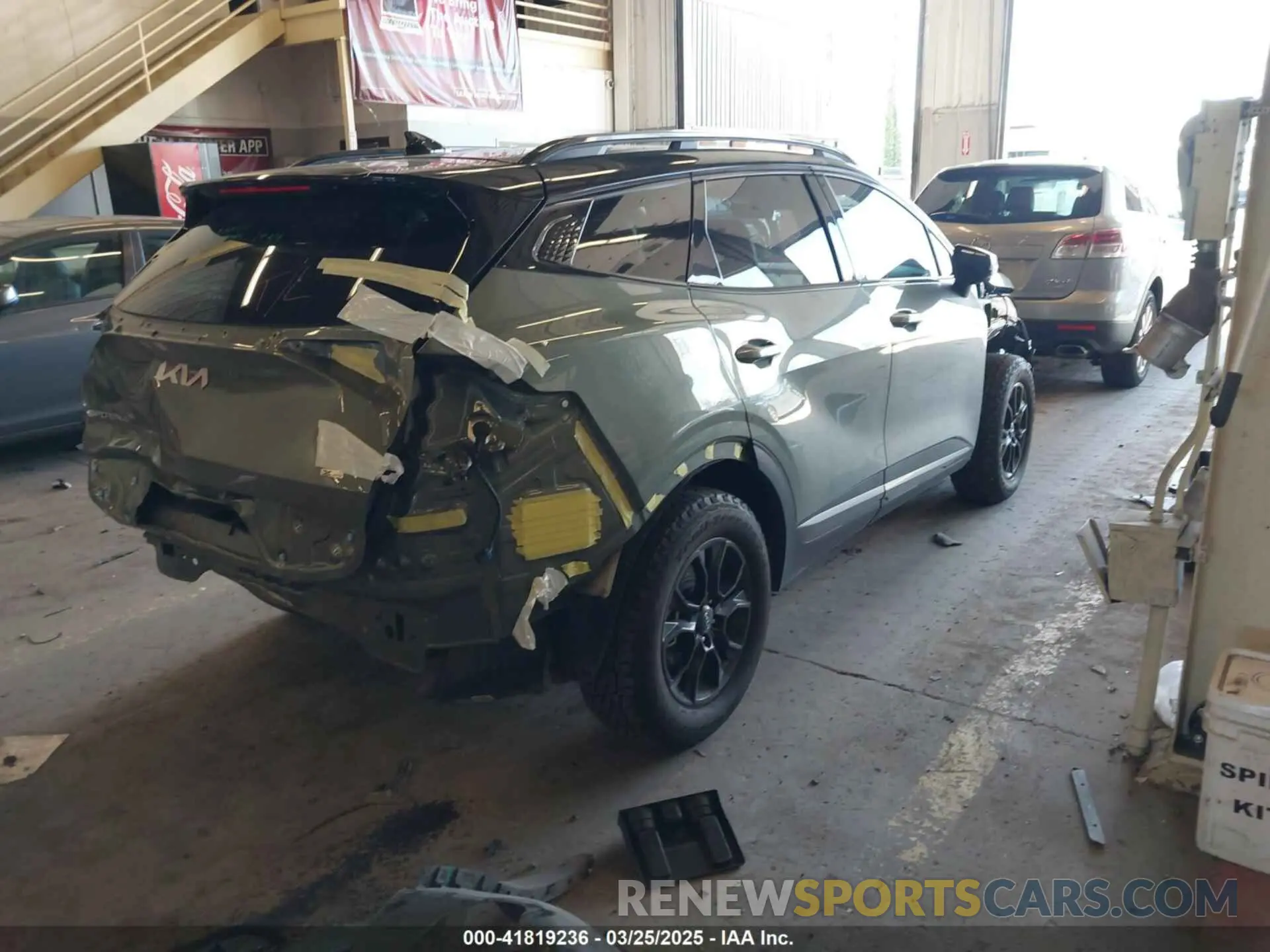 4 Photograph of a damaged car 5XYK7CAF0PG138196 KIA SPORTAGE 2023
