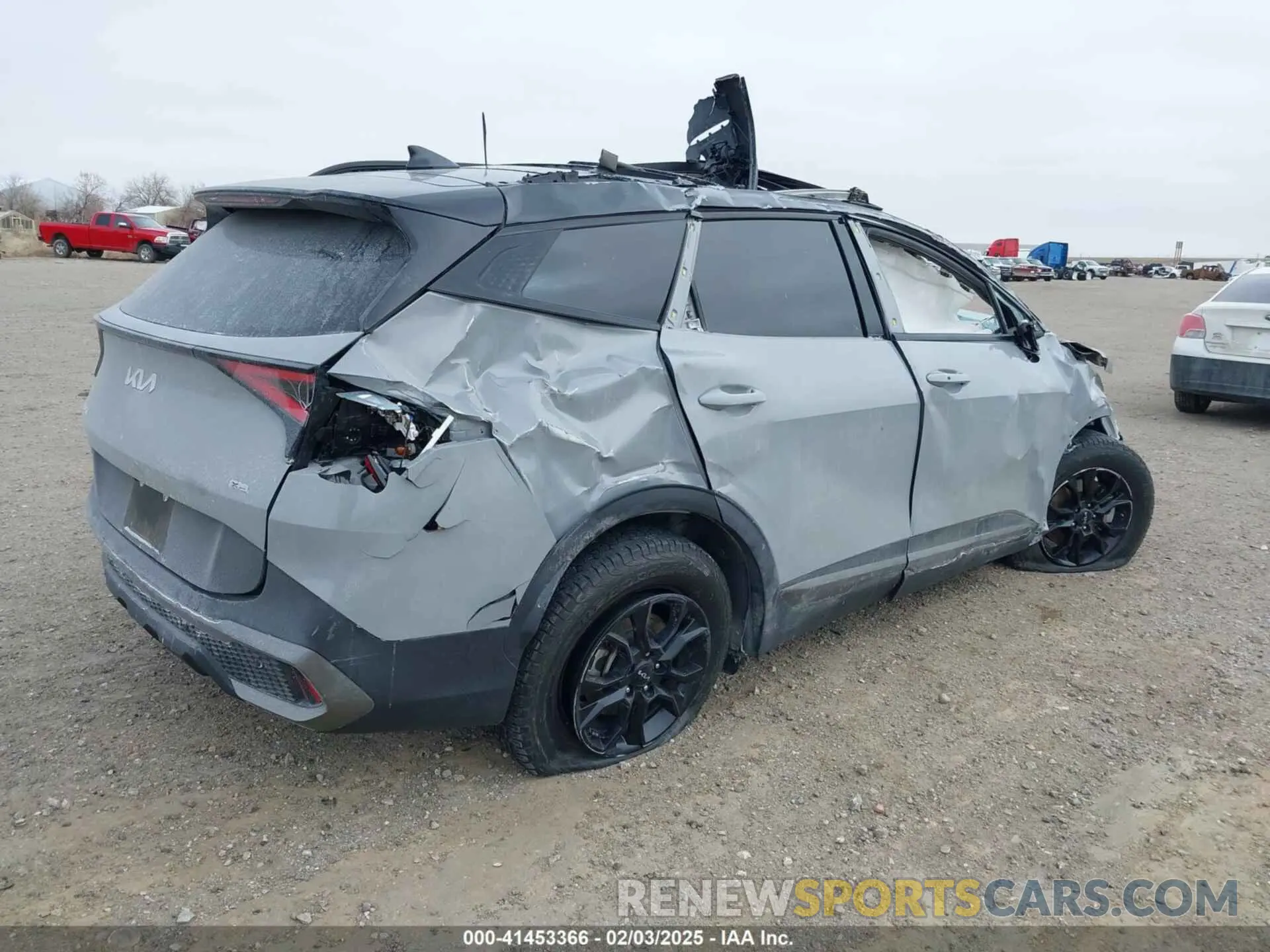 4 Photograph of a damaged car 5XYK7CAF5PG014764 KIA SPORTAGE 2023