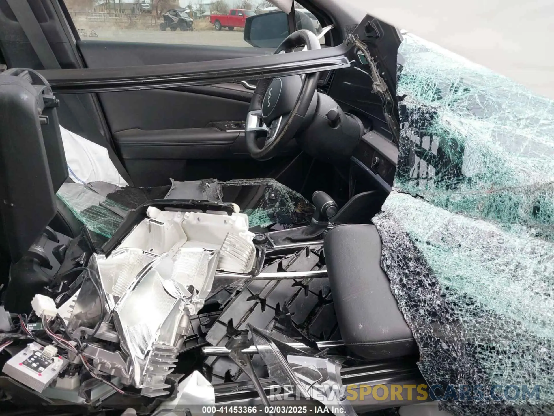 5 Photograph of a damaged car 5XYK7CAF5PG014764 KIA SPORTAGE 2023