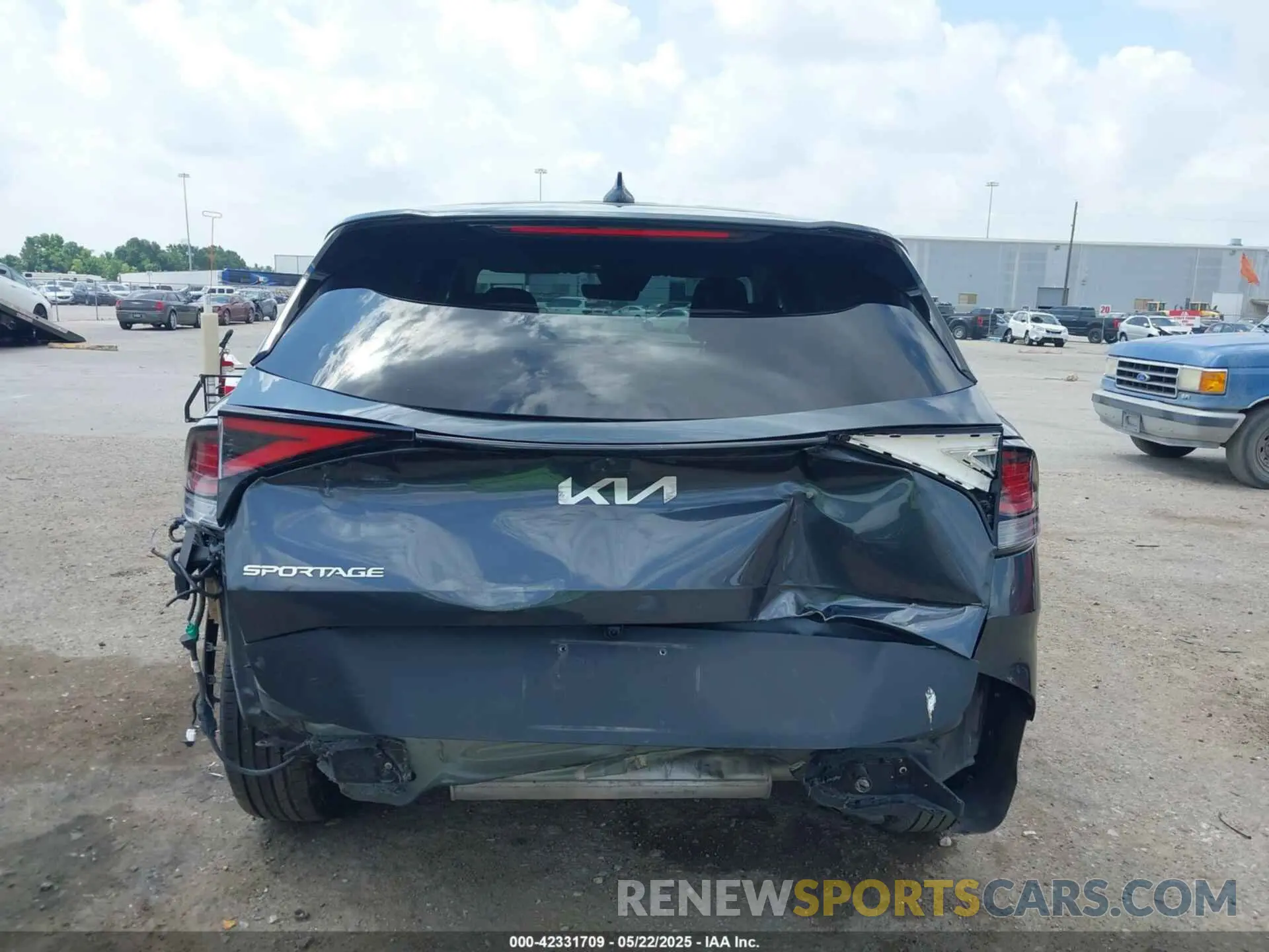 17 Photograph of a damaged car KNDPU3AF1P7167072 KIA SPORTAGE 2023