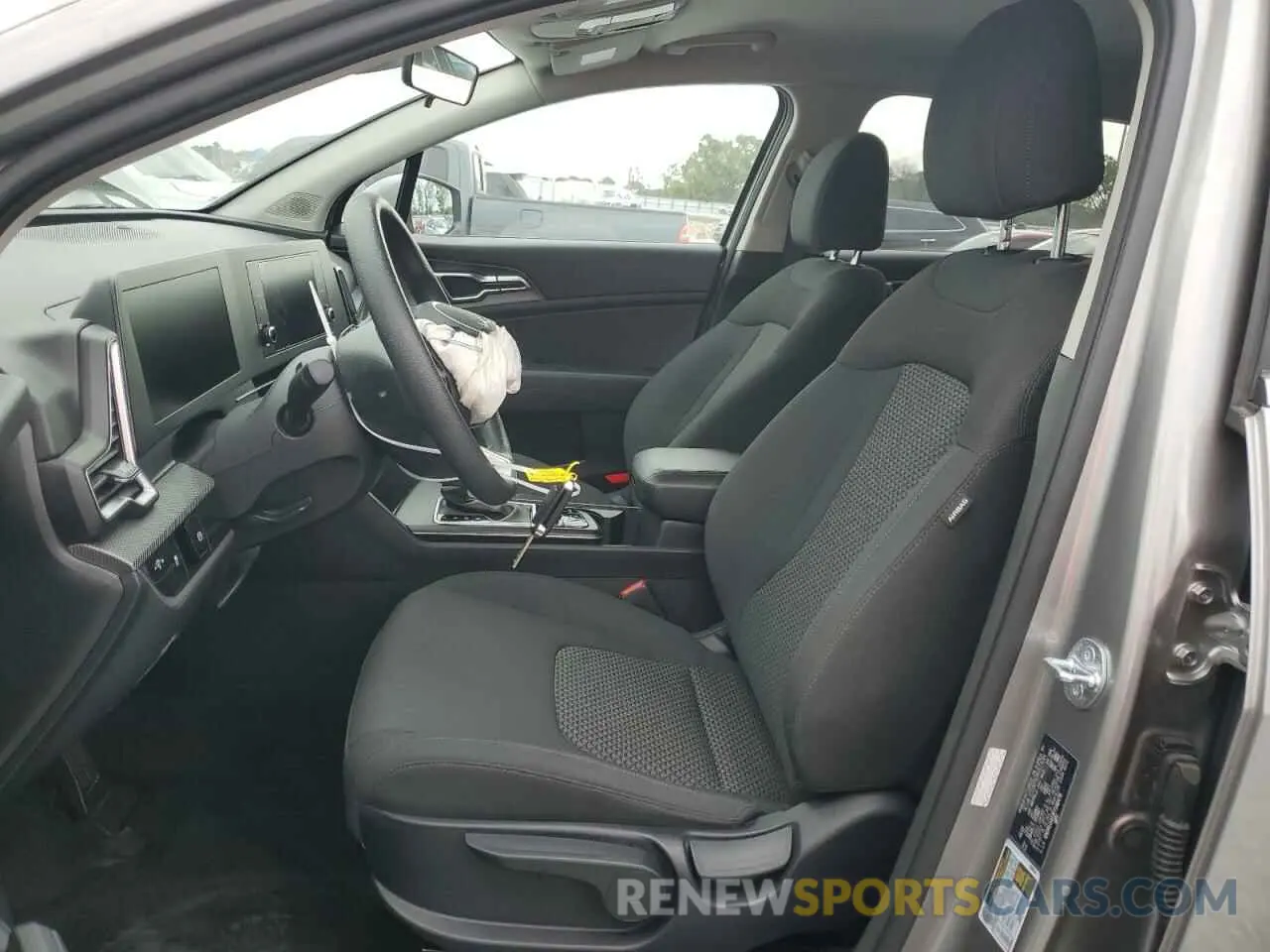 7 Photograph of a damaged car KNDPU3AF2P7166478 KIA SPORTAGE 2023
