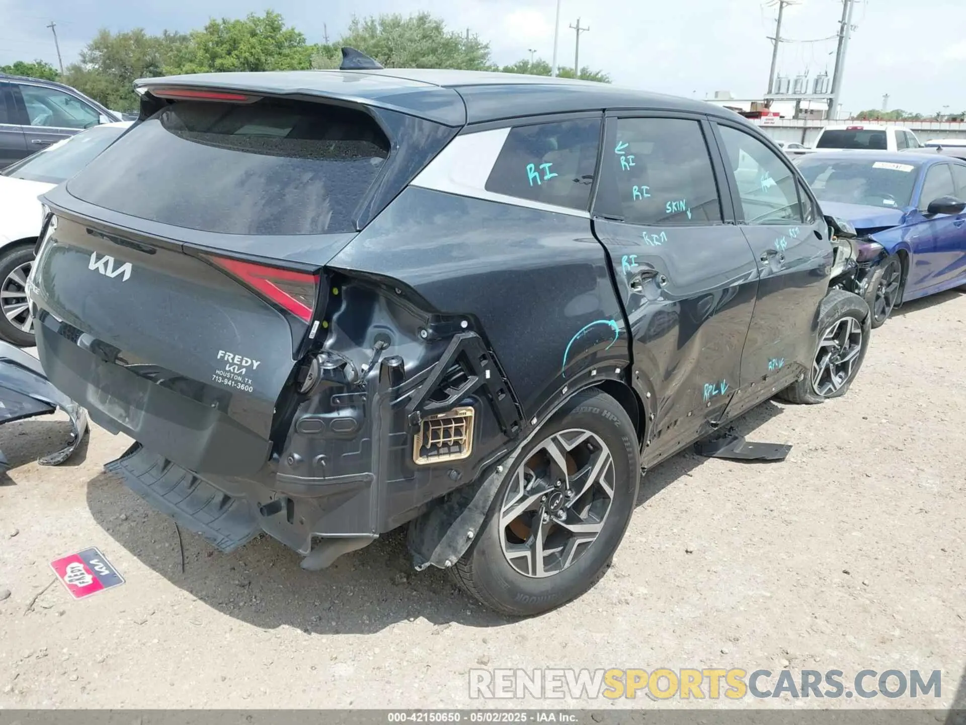 4 Photograph of a damaged car KNDPU3AF3P7097381 KIA SPORTAGE 2023