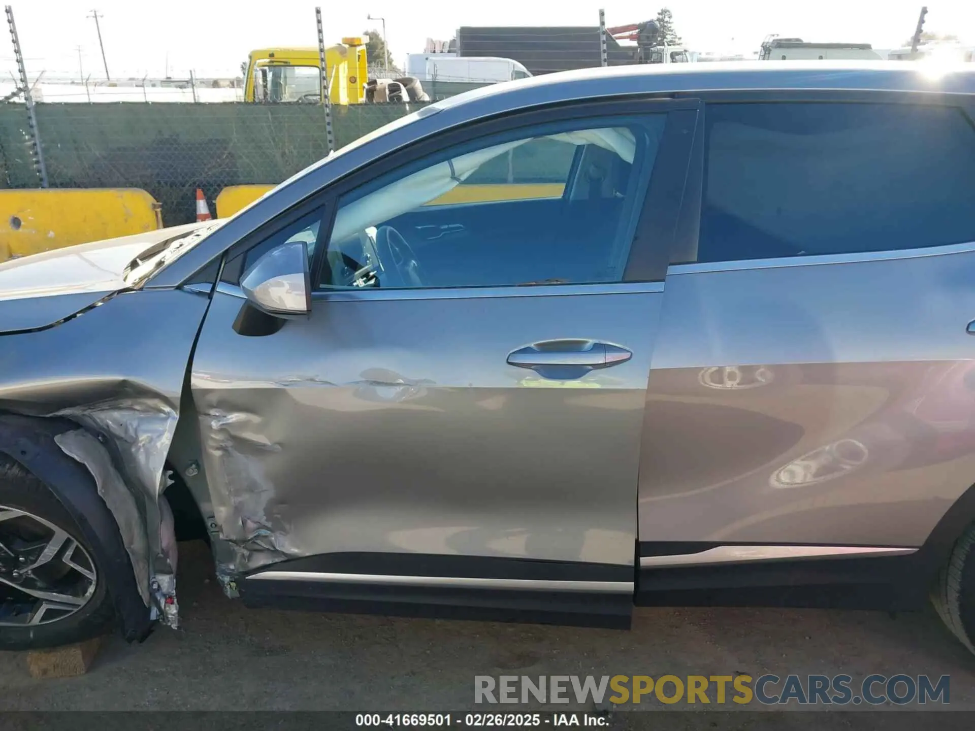 18 Photograph of a damaged car KNDPU3AF3P7172936 KIA SPORTAGE 2023