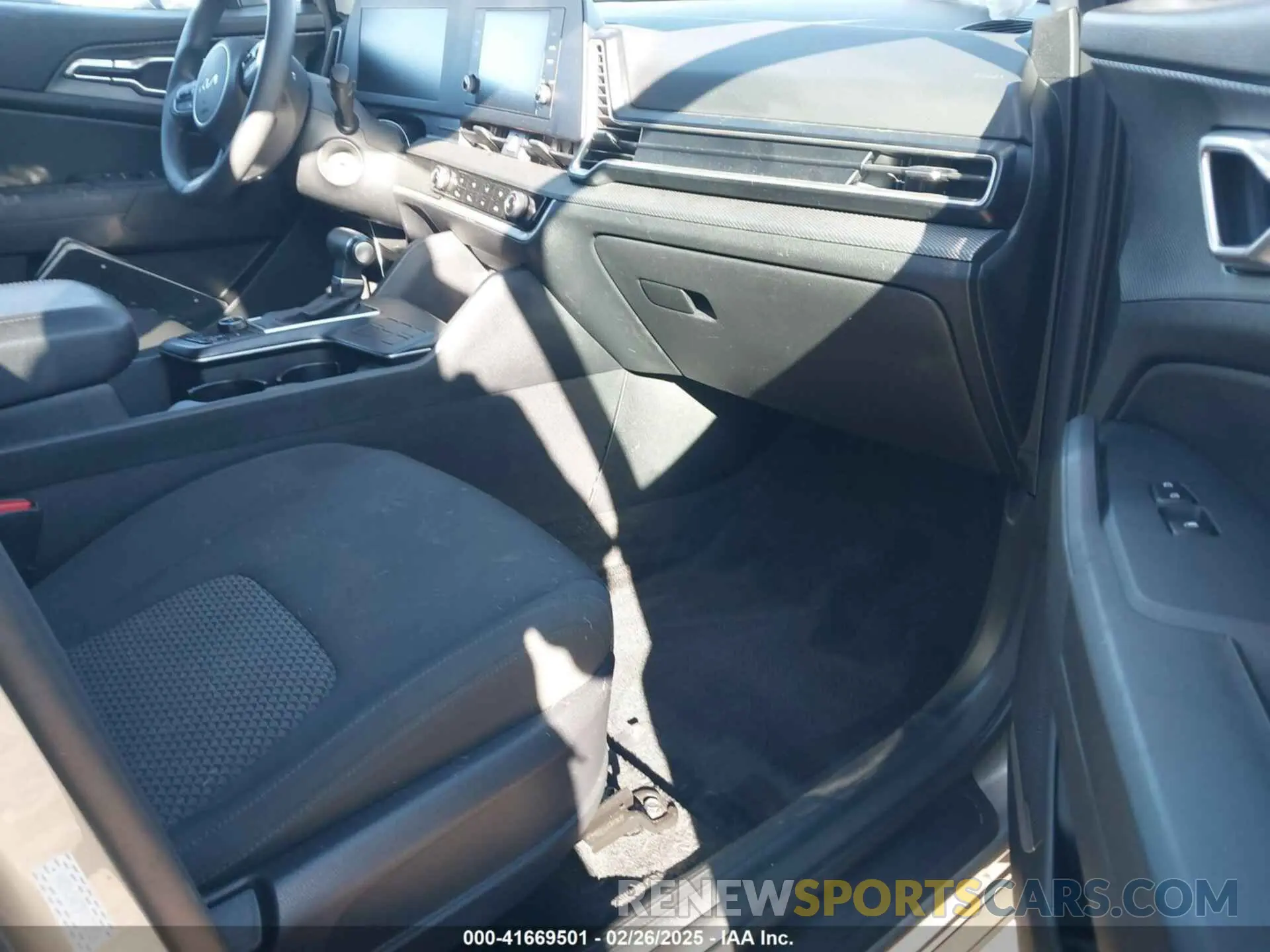 5 Photograph of a damaged car KNDPU3AF3P7172936 KIA SPORTAGE 2023