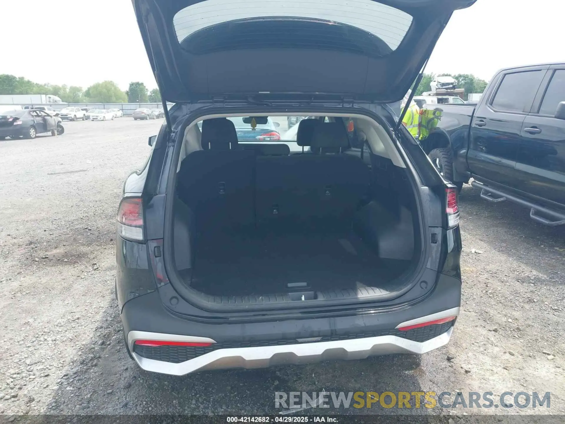 17 Photograph of a damaged car KNDPU3AF3P7186710 KIA SPORTAGE 2023