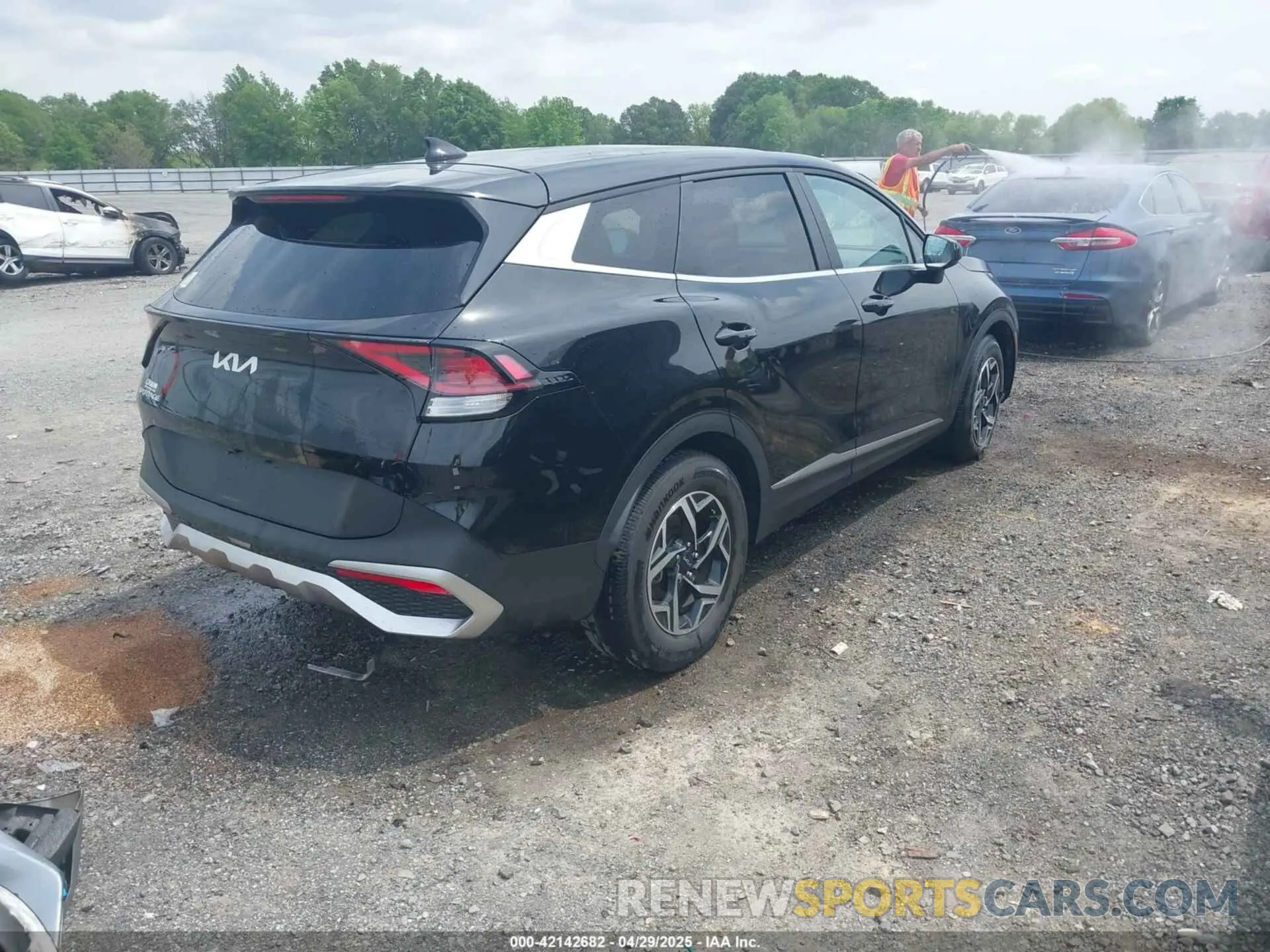 4 Photograph of a damaged car KNDPU3AF3P7186710 KIA SPORTAGE 2023