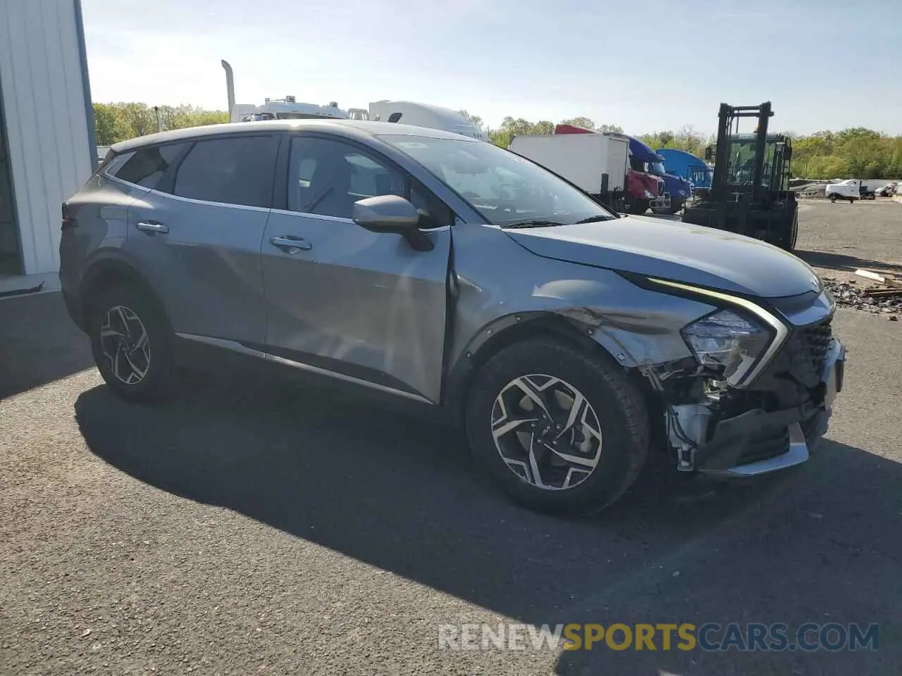 4 Photograph of a damaged car KNDPU3AF4P7118366 KIA SPORTAGE 2023