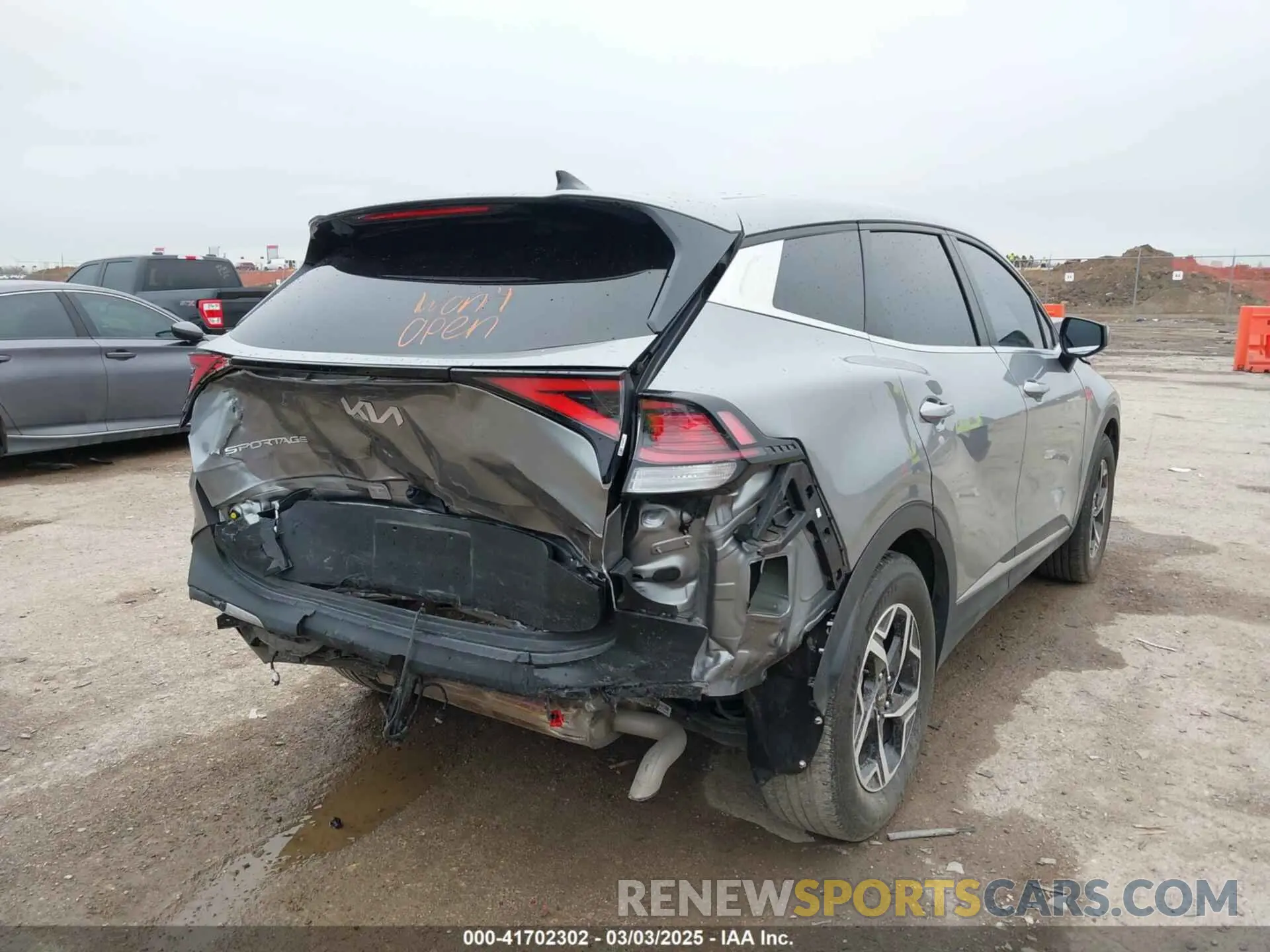 4 Photograph of a damaged car KNDPU3AF4P7131201 KIA SPORTAGE 2023