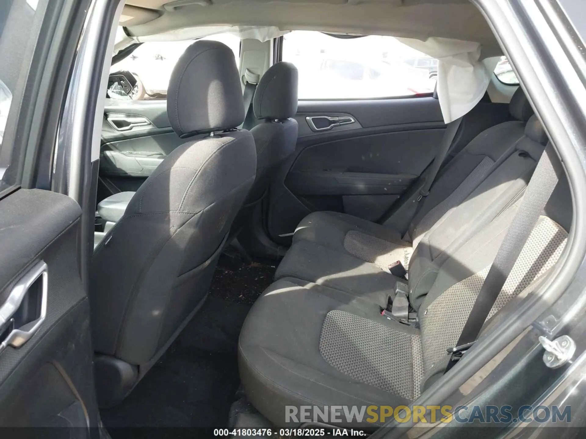 8 Photograph of a damaged car KNDPU3AF7P7037040 KIA SPORTAGE 2023