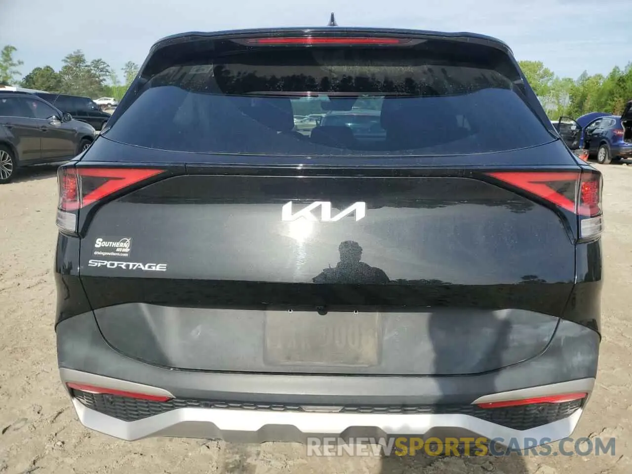 6 Photograph of a damaged car KNDPU3AF7P7042237 KIA SPORTAGE 2023