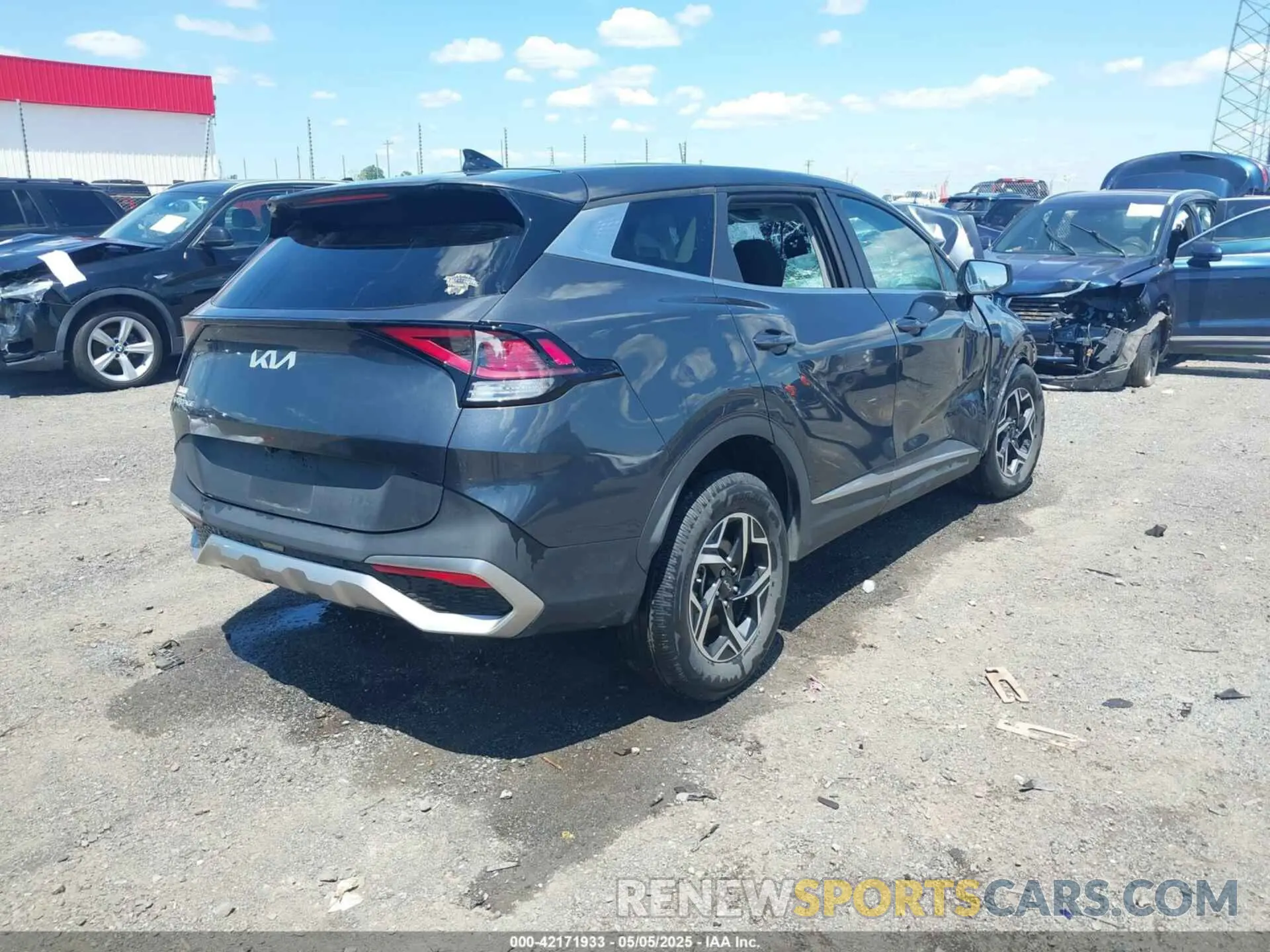 4 Photograph of a damaged car KNDPU3AF7P7066327 KIA SPORTAGE 2023