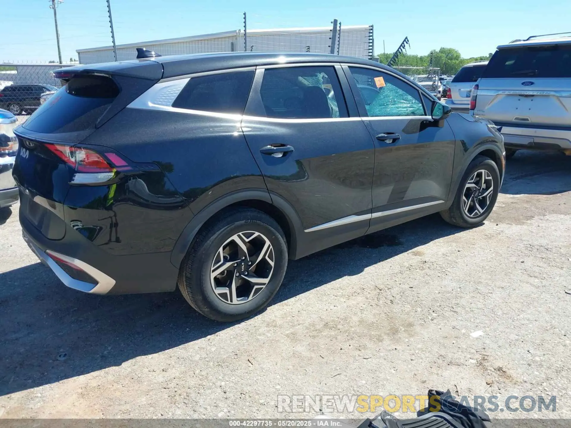 4 Photograph of a damaged car KNDPU3AF8P7036849 KIA SPORTAGE 2023
