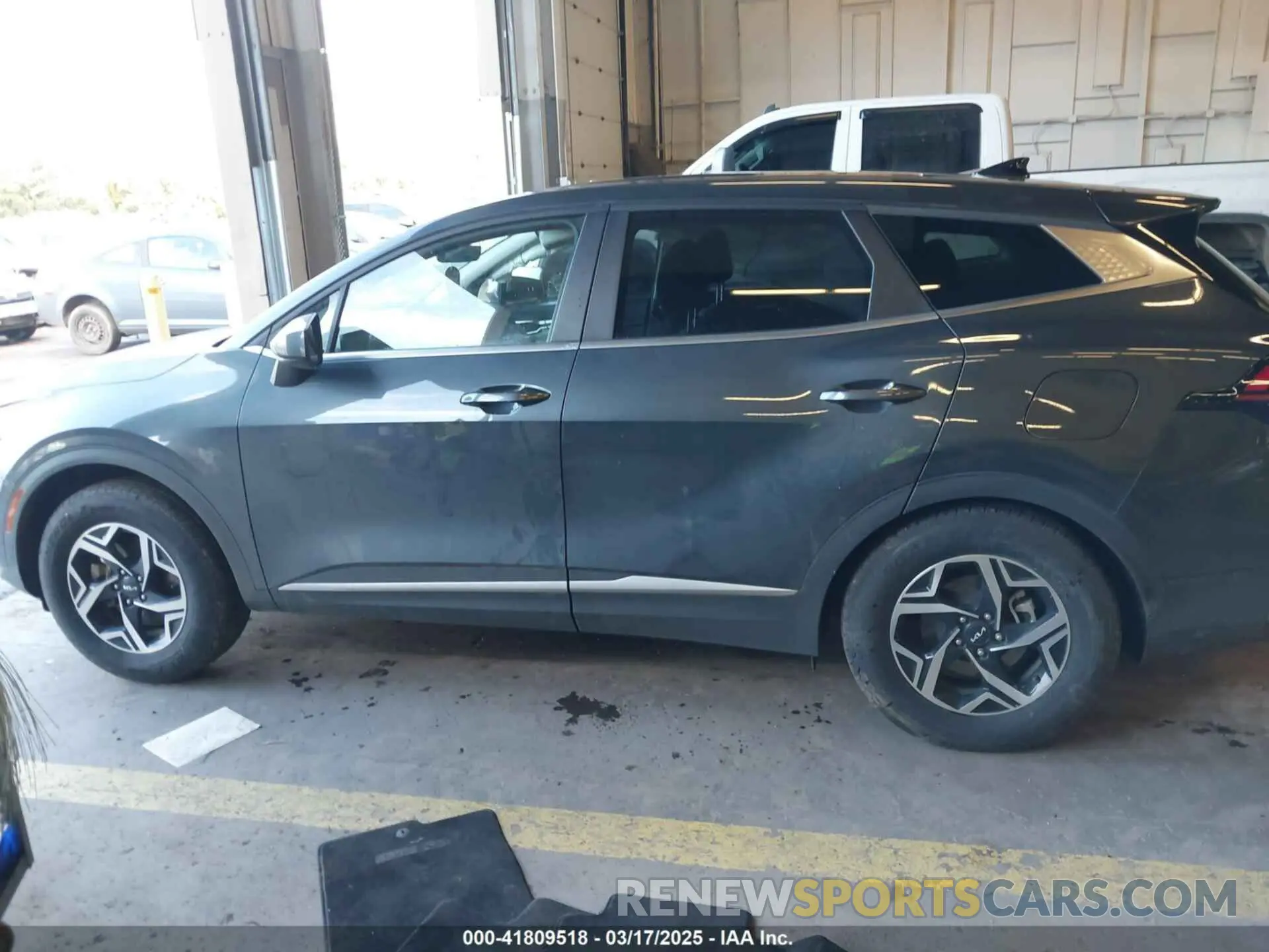 14 Photograph of a damaged car KNDPU3AF9P7049528 KIA SPORTAGE 2023