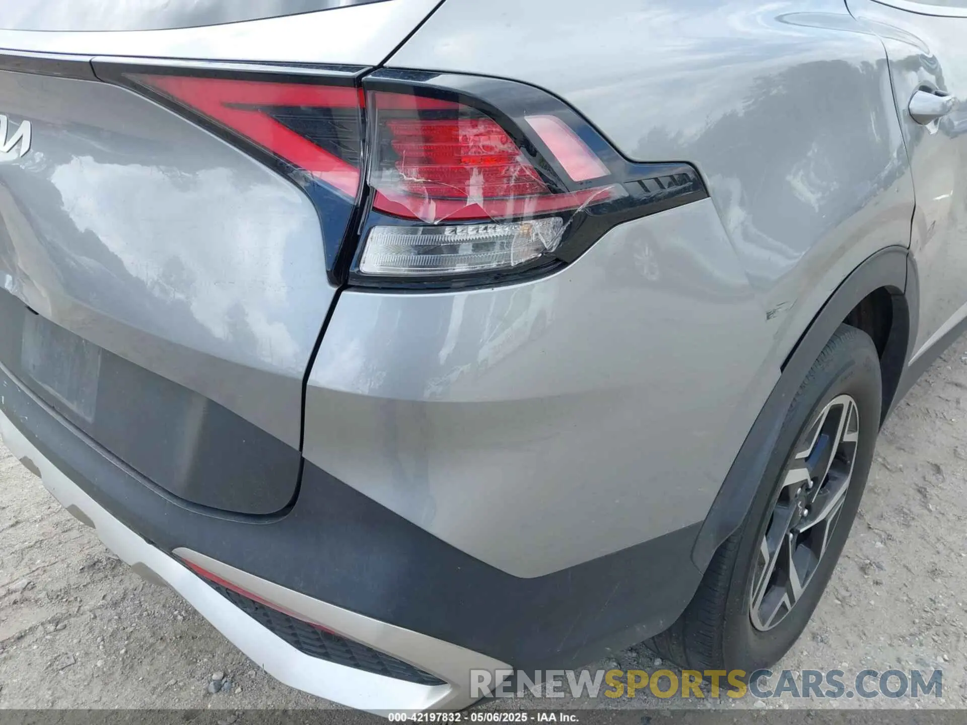 16 Photograph of a damaged car KNDPU3AF9P7079337 KIA SPORTAGE 2023