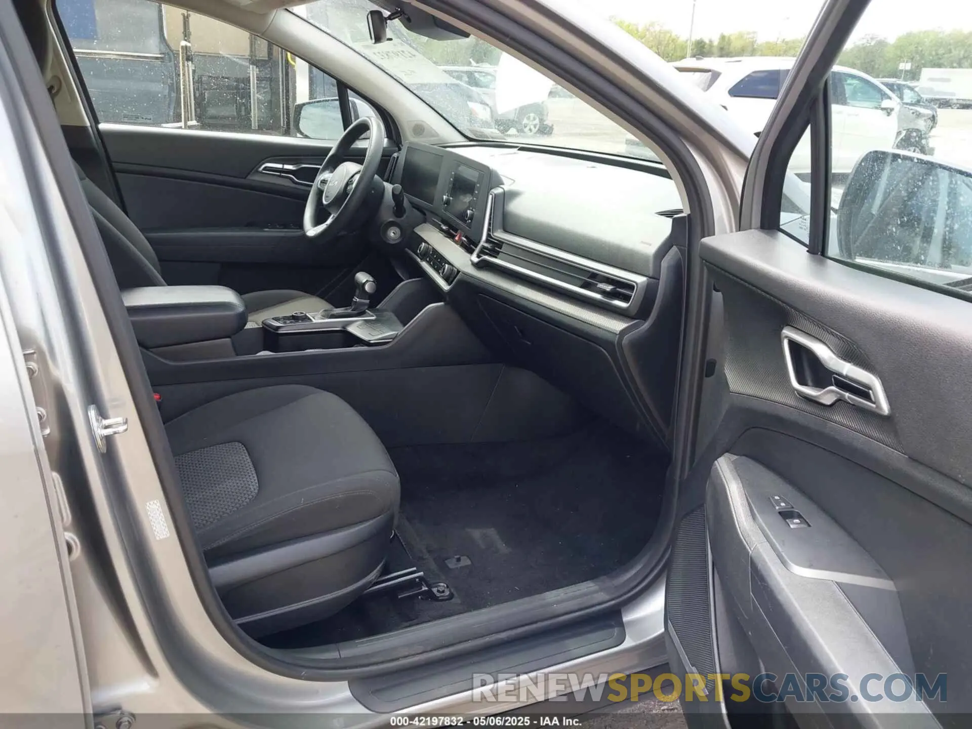 5 Photograph of a damaged car KNDPU3AF9P7079337 KIA SPORTAGE 2023
