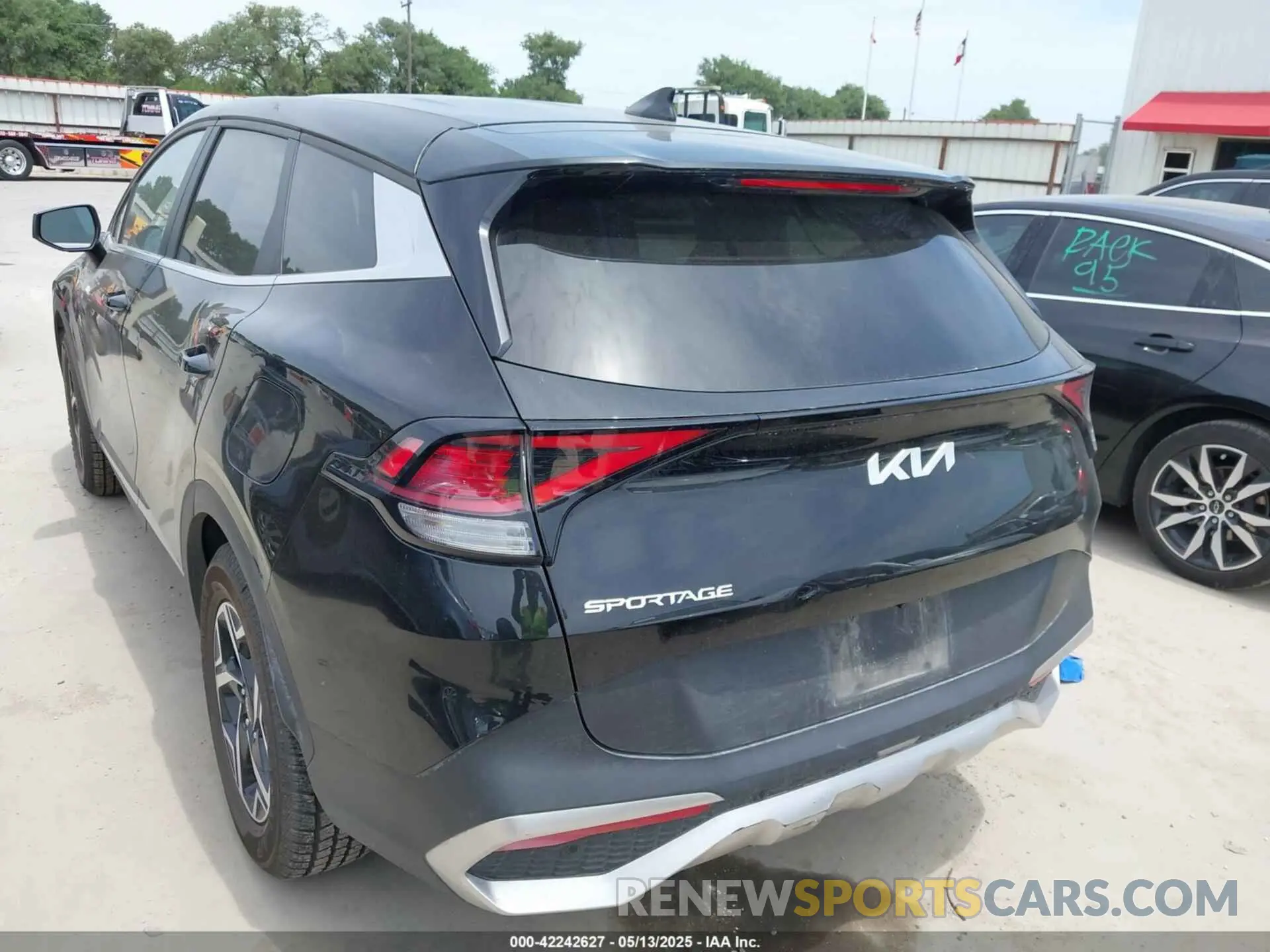 3 Photograph of a damaged car KNDPU3AF9P7135616 KIA SPORTAGE 2023