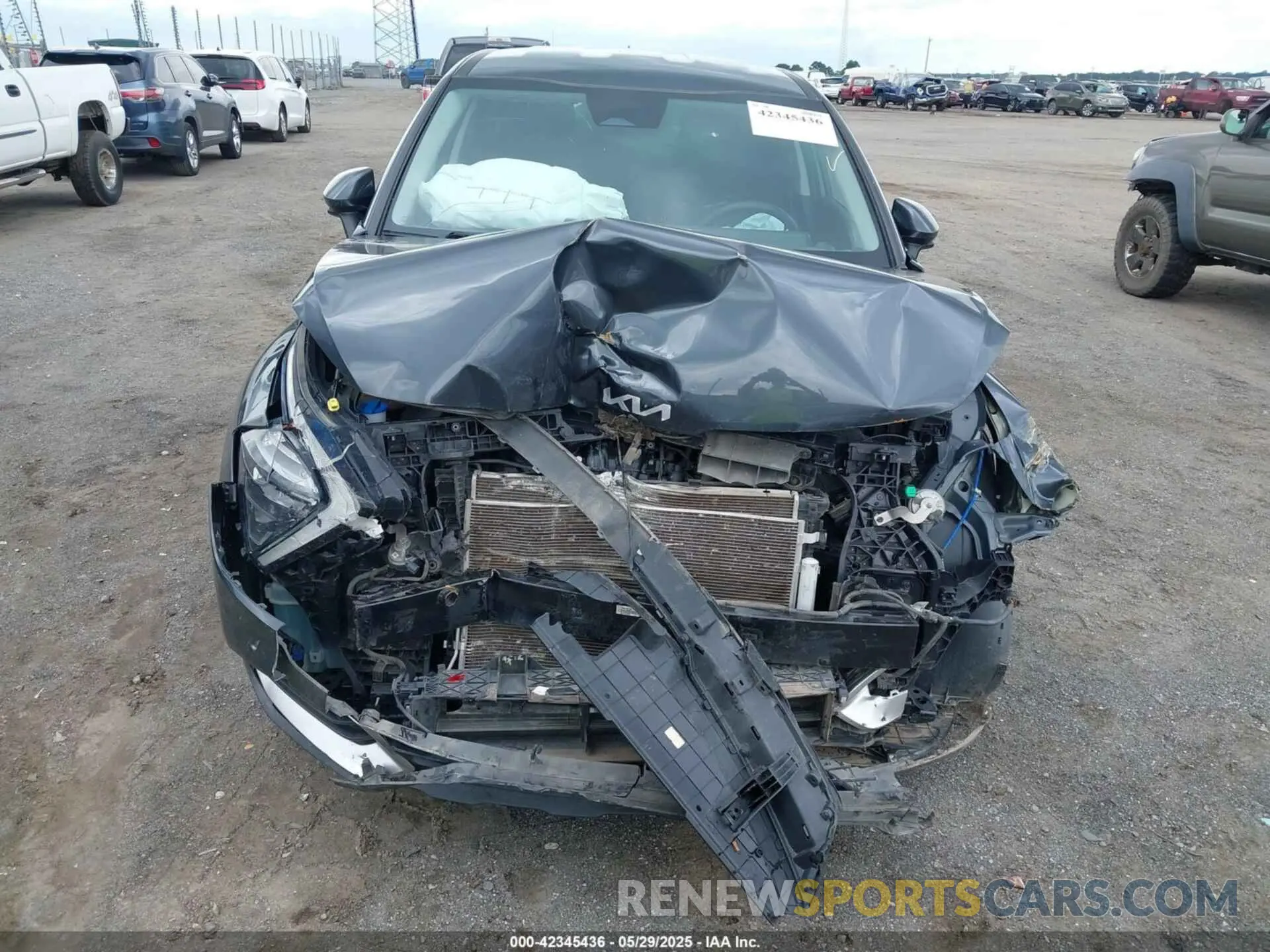 6 Photograph of a damaged car KNDPU3AFXP7034567 KIA SPORTAGE 2023