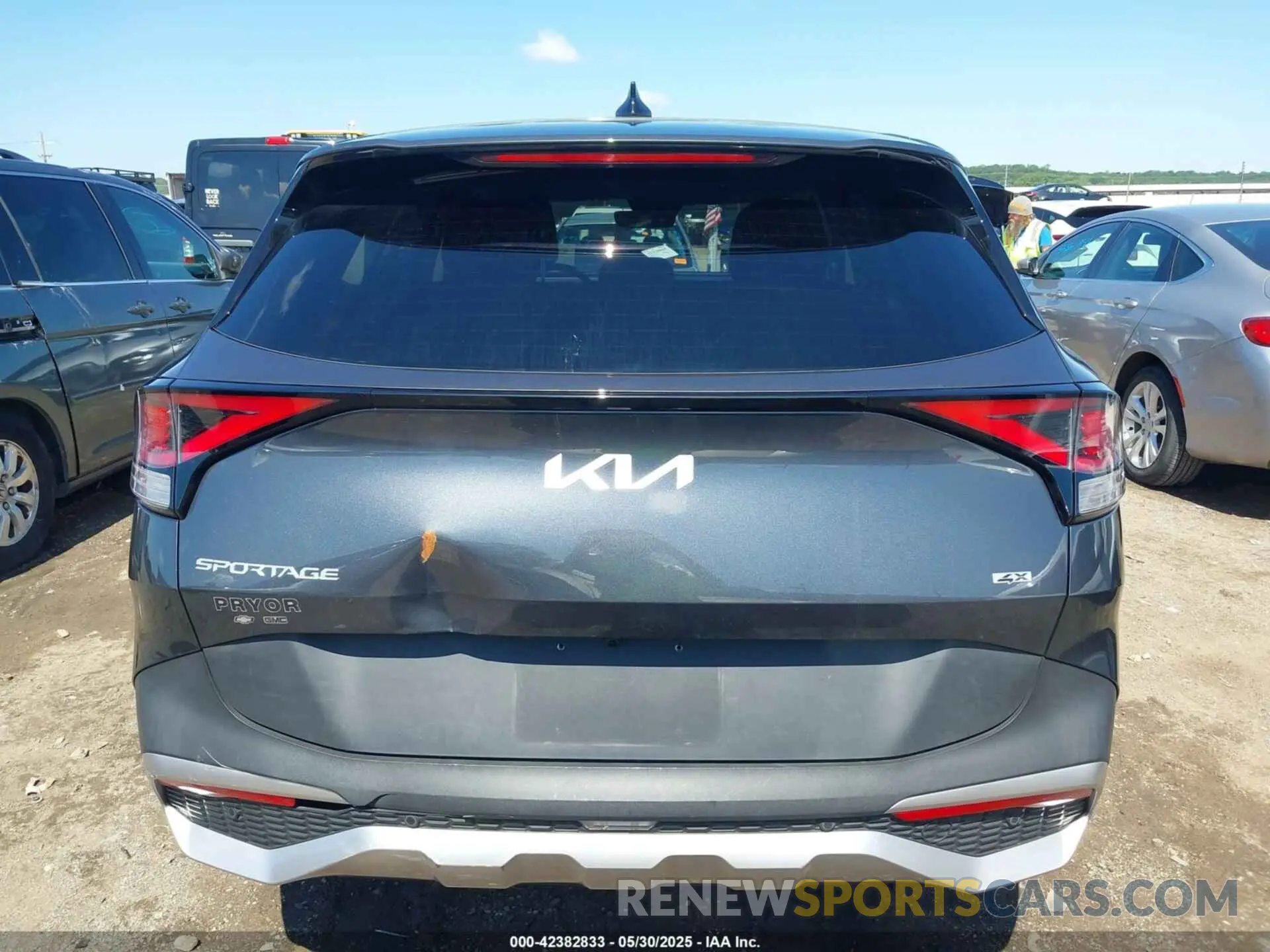 17 Photograph of a damaged car KNDPUCAF0P7165295 KIA SPORTAGE 2023