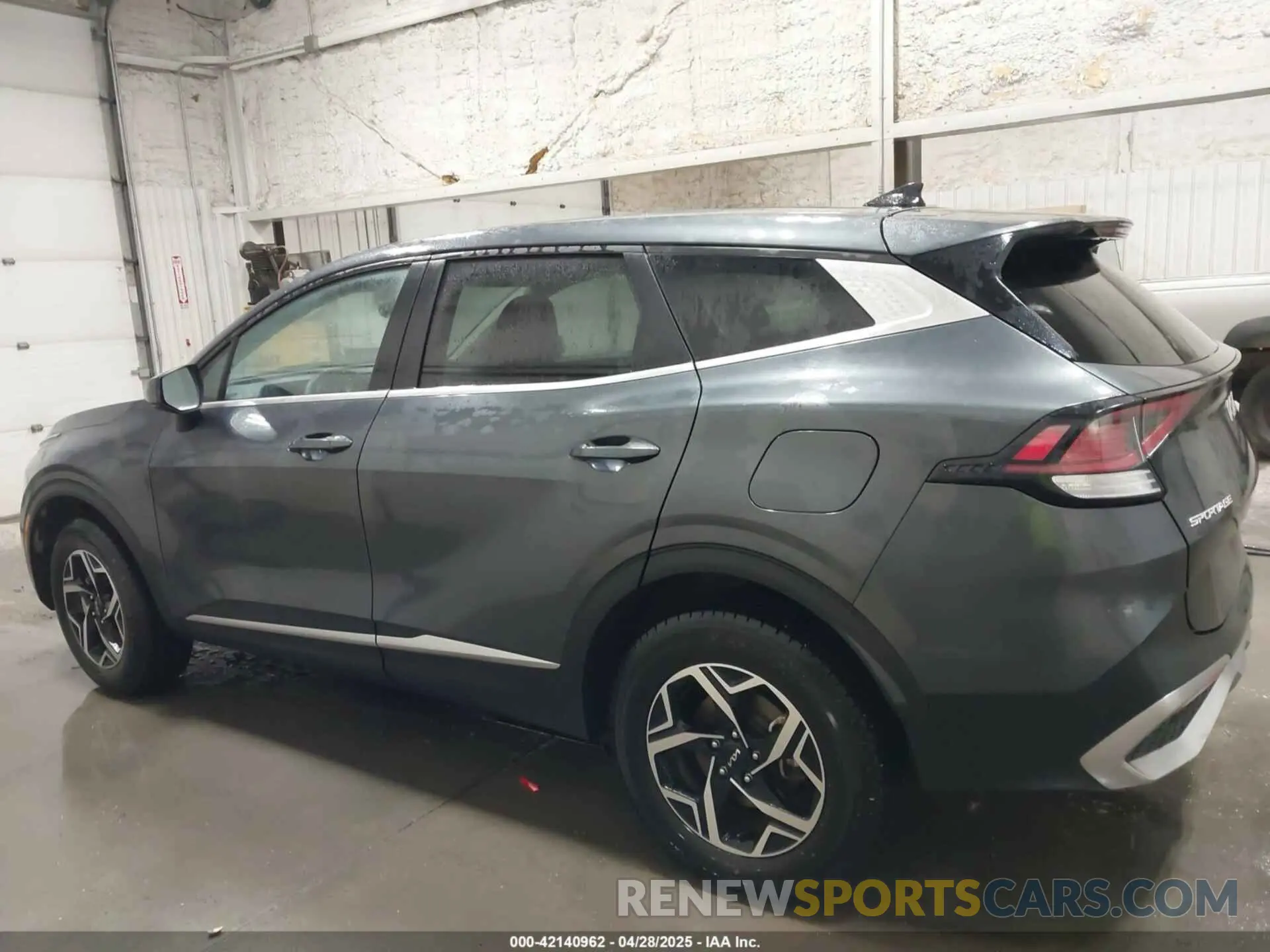 14 Photograph of a damaged car KNDPUCAF5P7175028 KIA SPORTAGE 2023