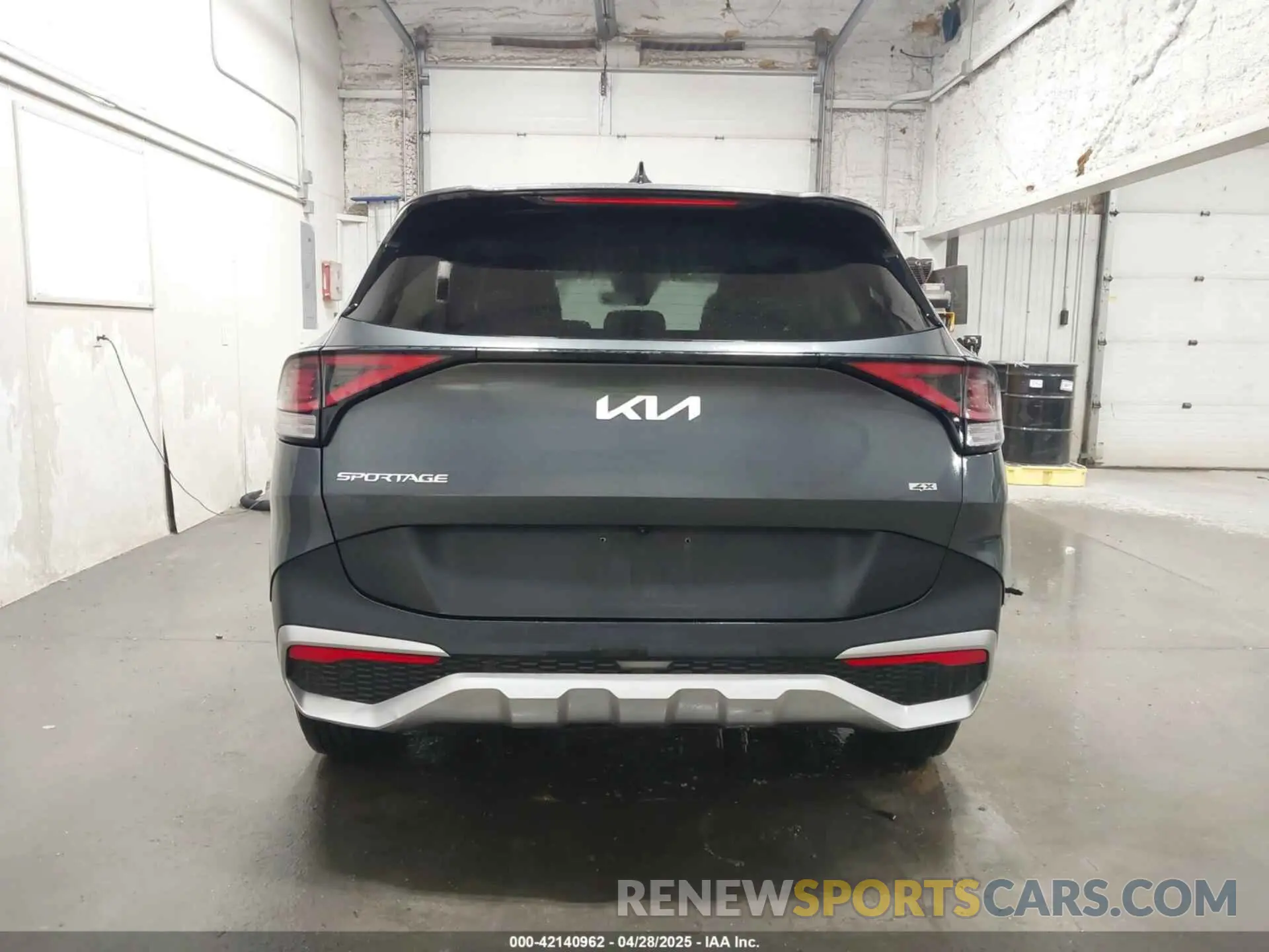 16 Photograph of a damaged car KNDPUCAF5P7175028 KIA SPORTAGE 2023