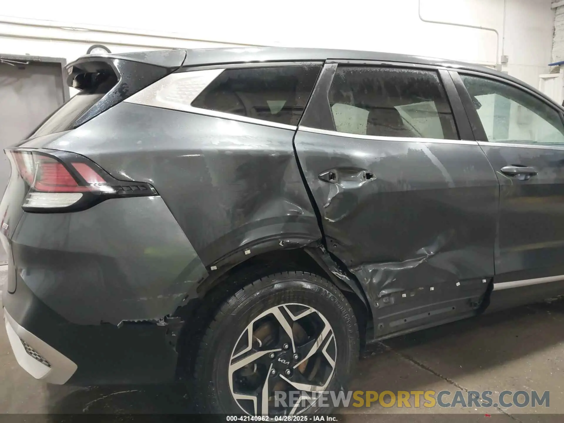 6 Photograph of a damaged car KNDPUCAF5P7175028 KIA SPORTAGE 2023