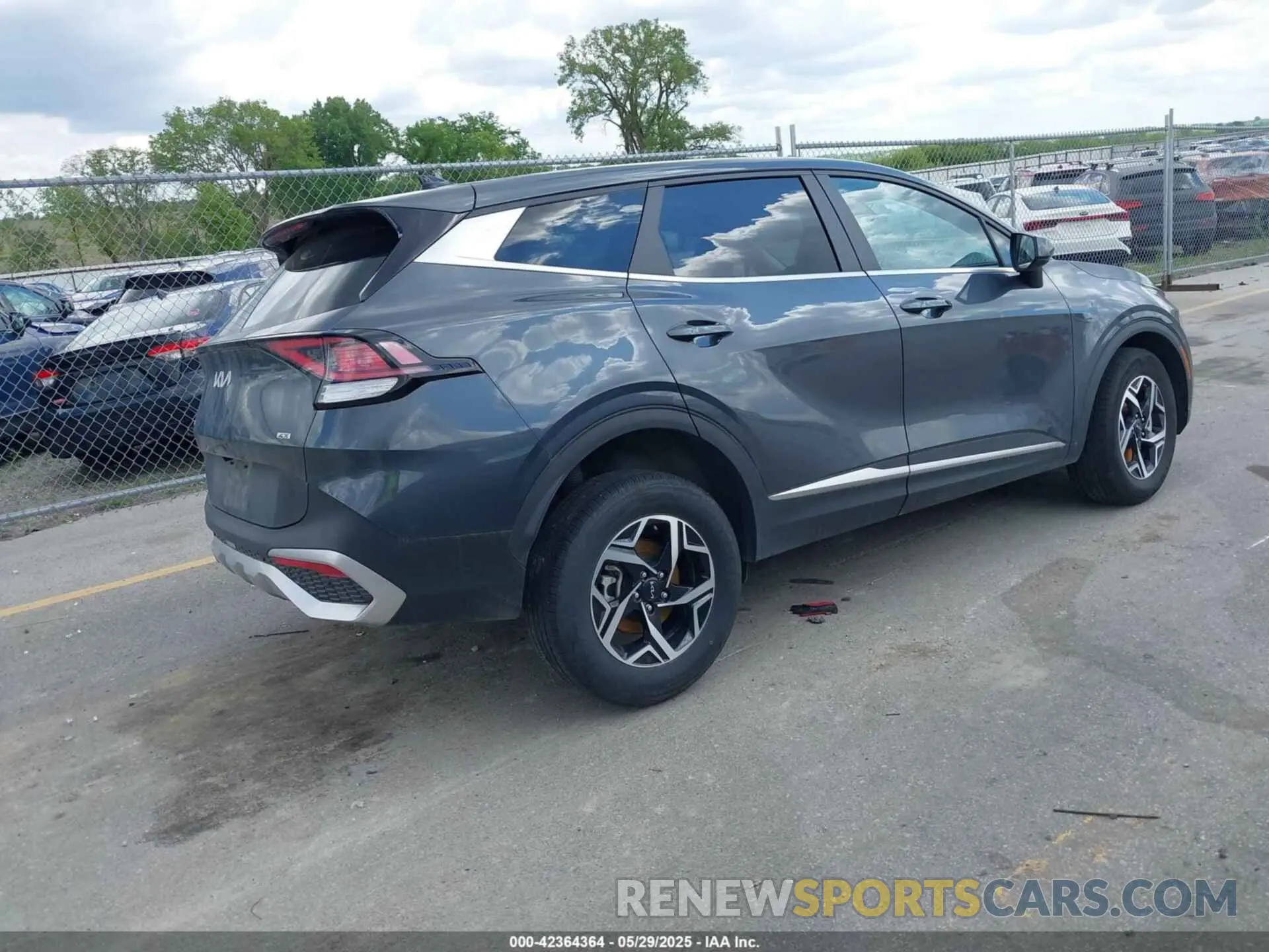 4 Photograph of a damaged car KNDPUCAFXP7162209 KIA SPORTAGE 2023