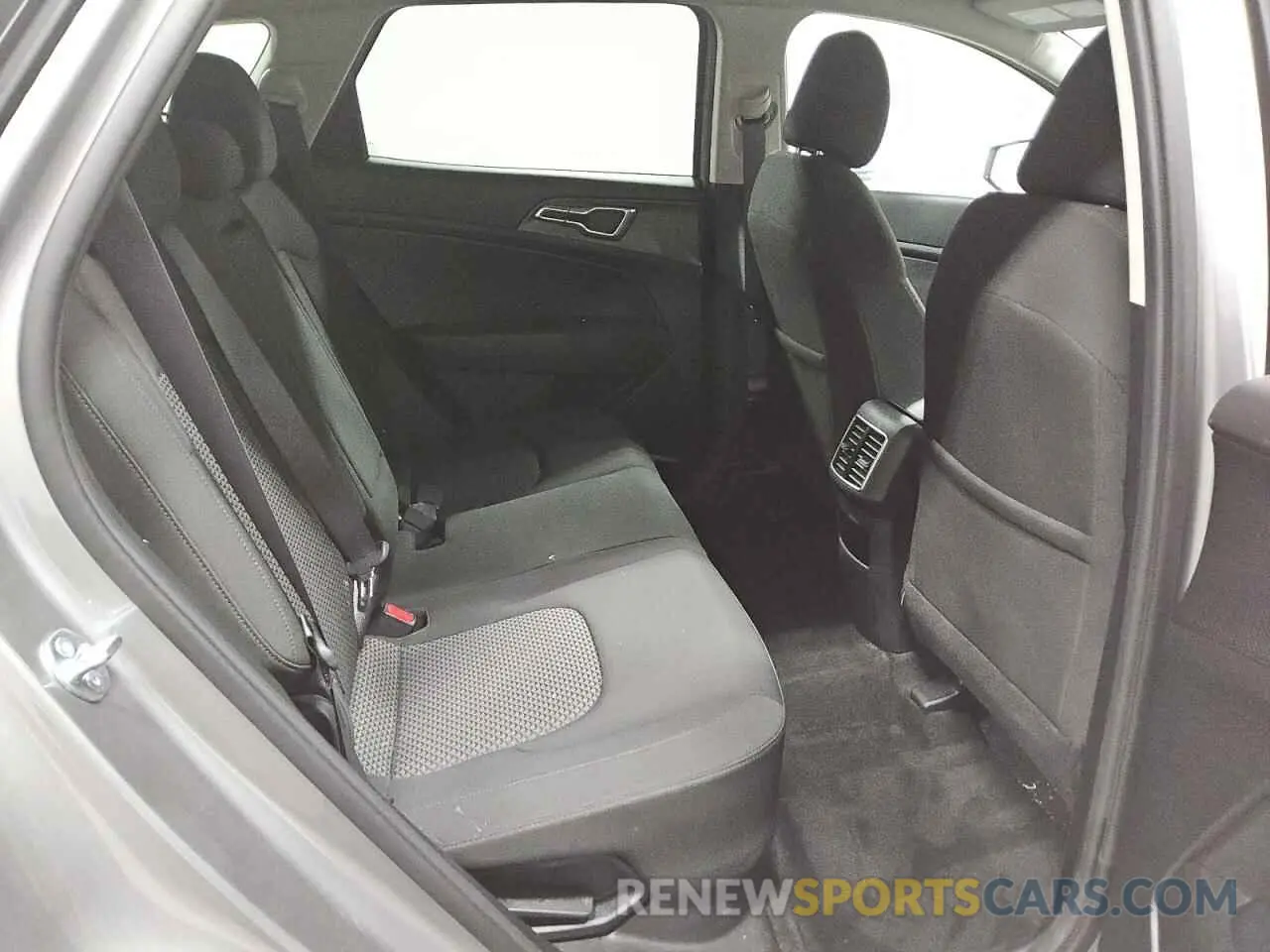 11 Photograph of a damaged car KNDPUCAG6P7096251 KIA SPORTAGE 2023