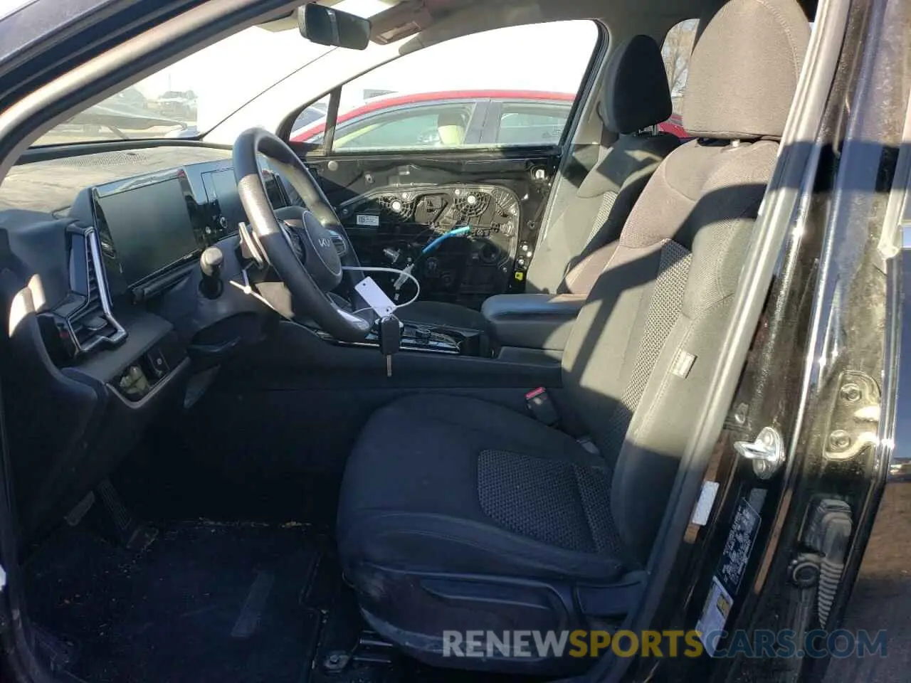 7 Photograph of a damaged car KNDPUCAGXP7065472 KIA SPORTAGE 2023