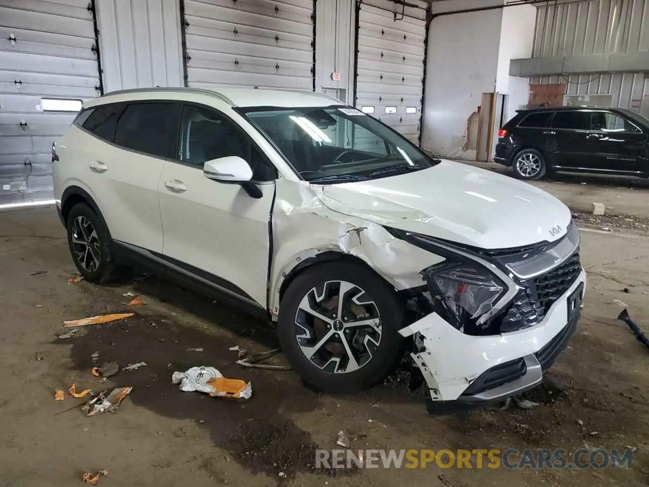 4 Photograph of a damaged car KNDPVCAG3P7060479 KIA SPORTAGE 2023