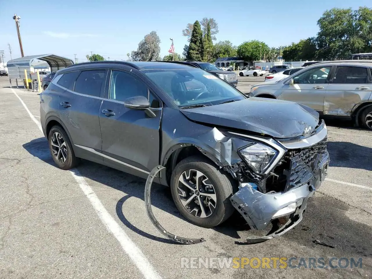 4 Photograph of a damaged car KNDPVCAG5P7013759 KIA SPORTAGE 2023