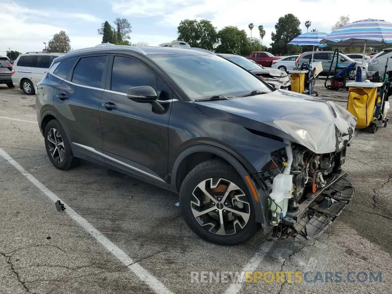 4 Photograph of a damaged car KNDPVCAG5P7017682 KIA SPORTAGE 2023
