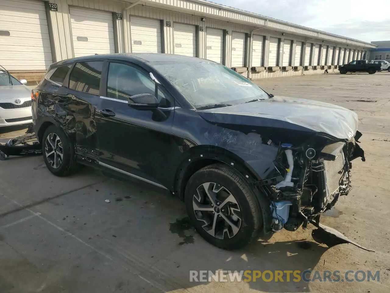 4 Photograph of a damaged car 5XYK33DF0RG164811 KIA SPORTAGE 2024