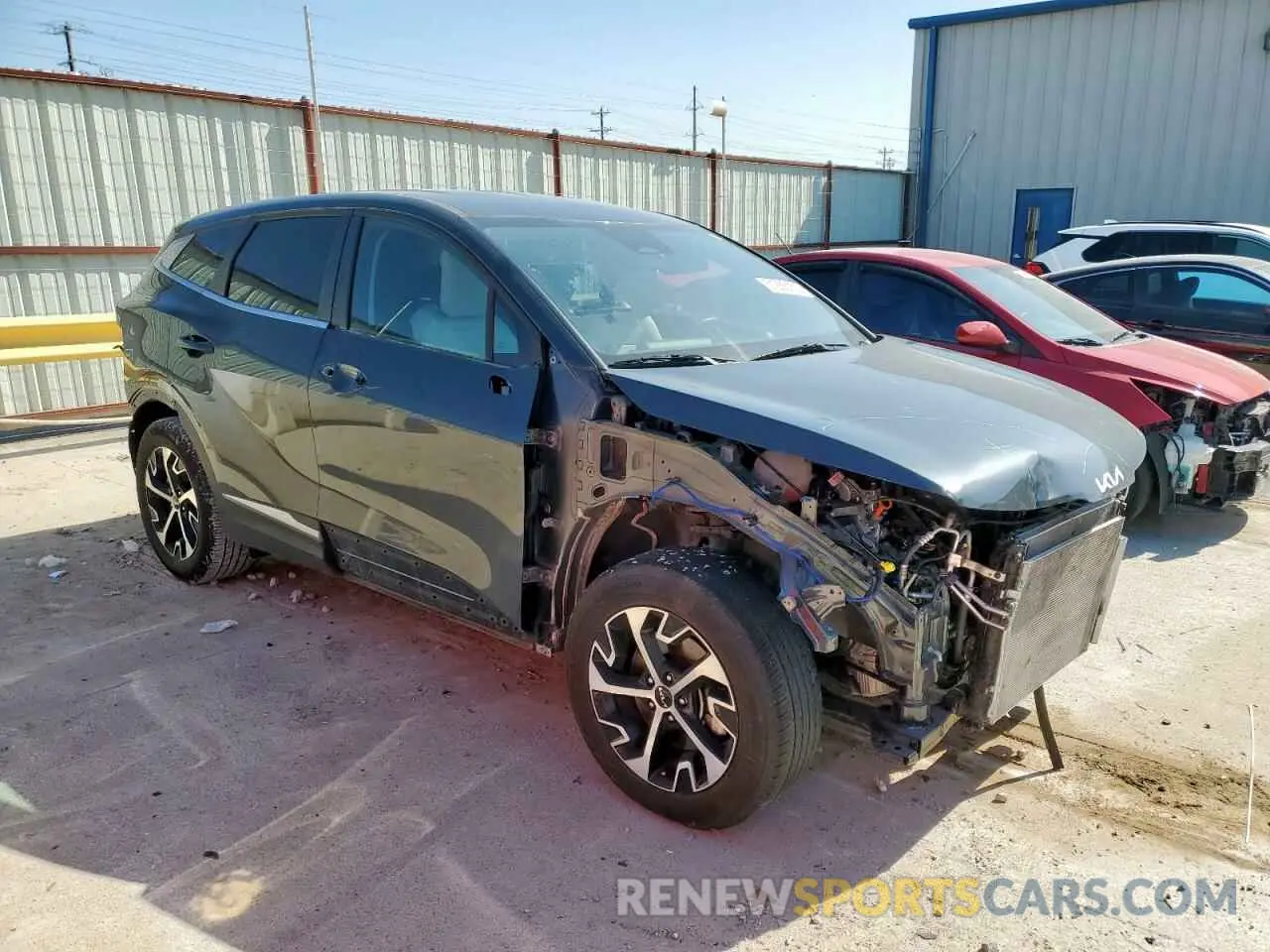 4 Photograph of a damaged car 5XYK33DF0RG174562 KIA SPORTAGE 2024