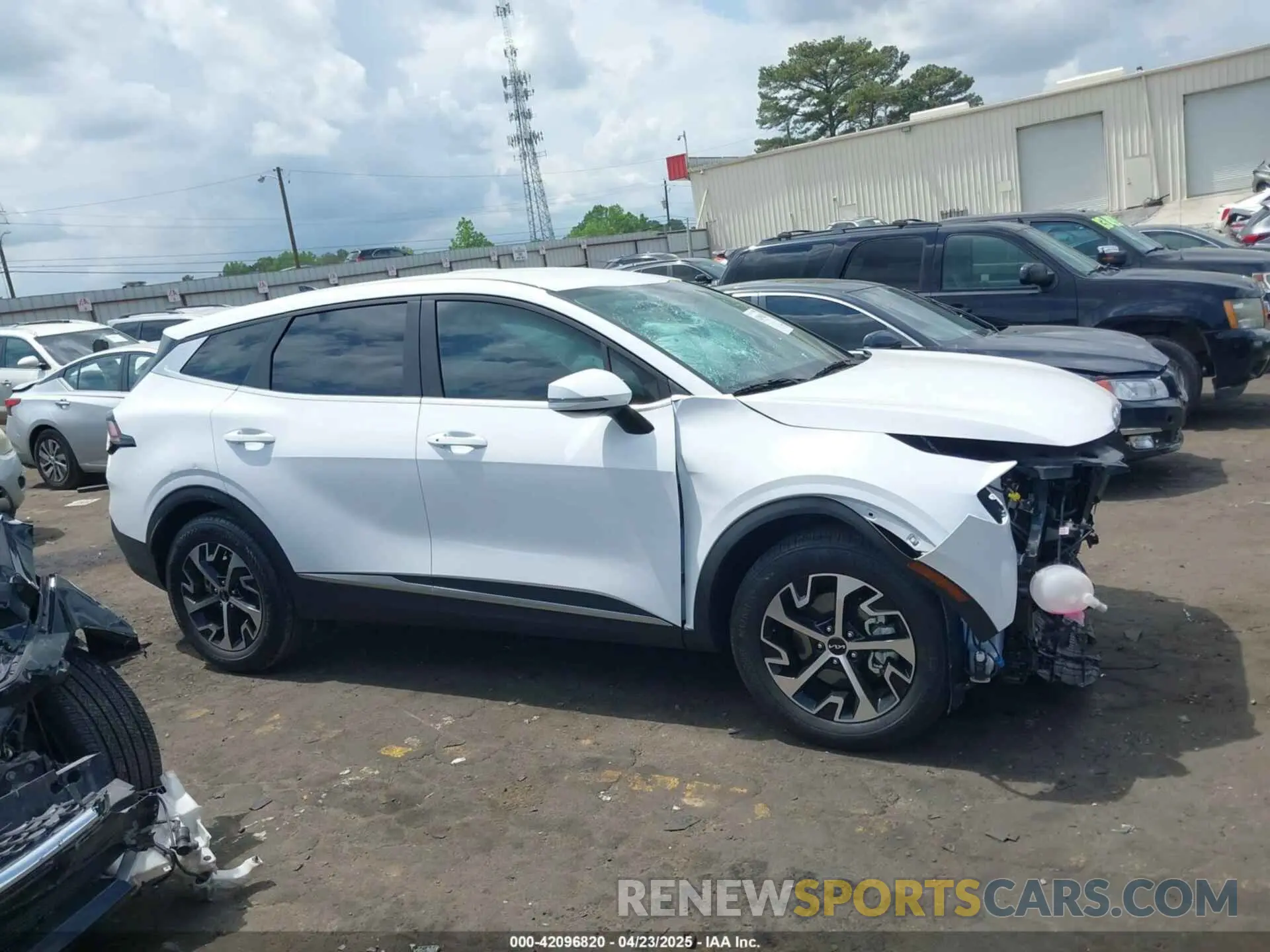 13 Photograph of a damaged car 5XYK33DF0RG195976 KIA SPORTAGE 2024