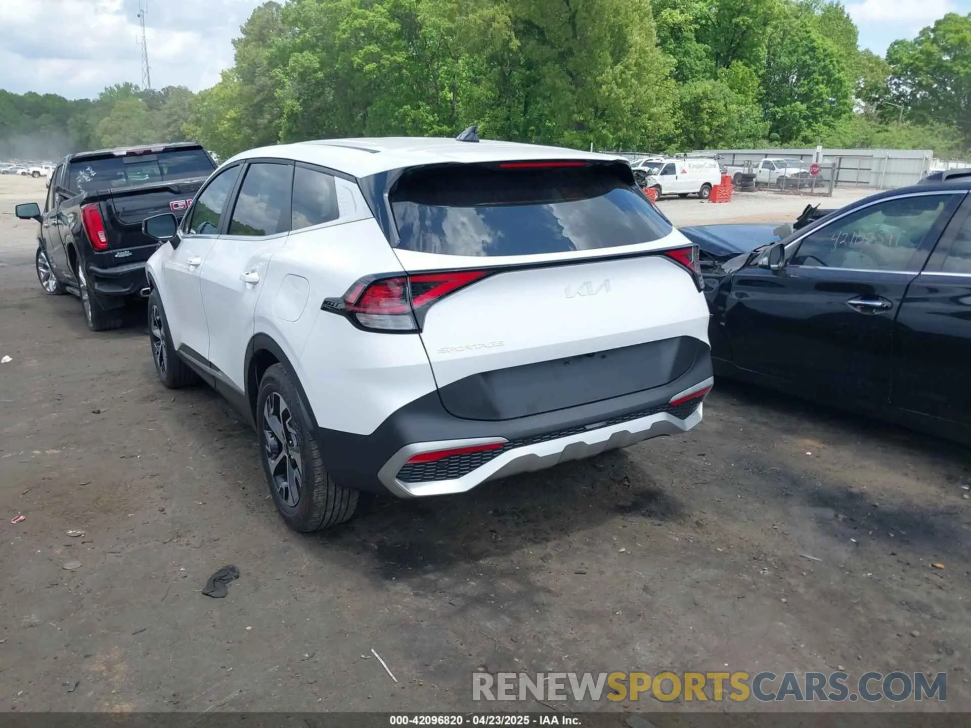 3 Photograph of a damaged car 5XYK33DF0RG195976 KIA SPORTAGE 2024