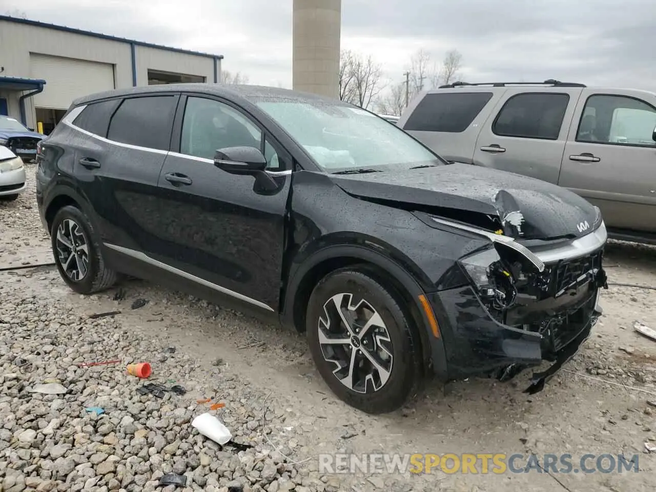 4 Photograph of a damaged car 5XYK33DF3RG182168 KIA SPORTAGE 2024