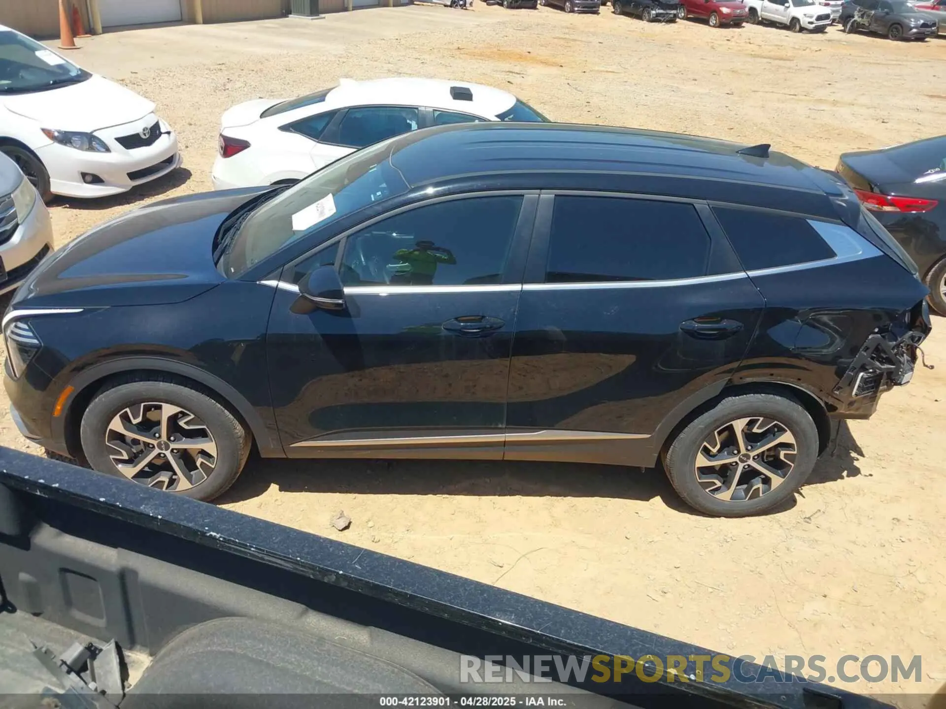 14 Photograph of a damaged car 5XYK33DF6RG190233 KIA SPORTAGE 2024