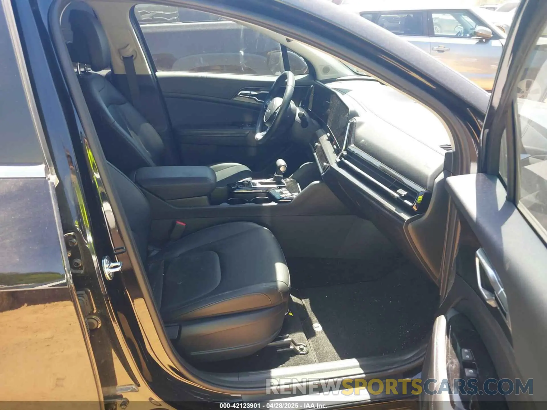 5 Photograph of a damaged car 5XYK33DF6RG190233 KIA SPORTAGE 2024