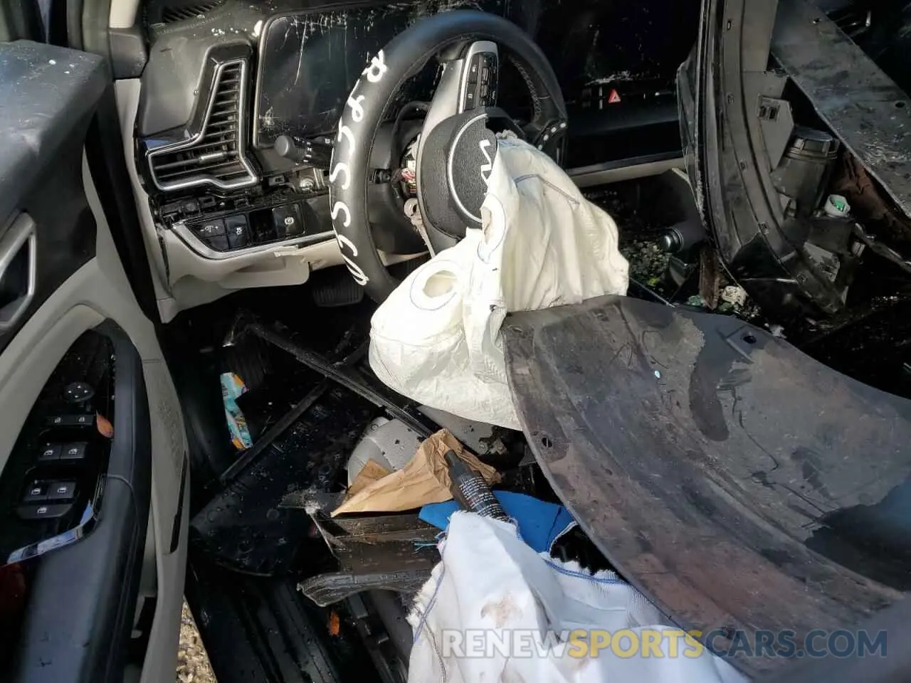 8 Photograph of a damaged car 5XYK33DF8RG189987 KIA SPORTAGE 2024