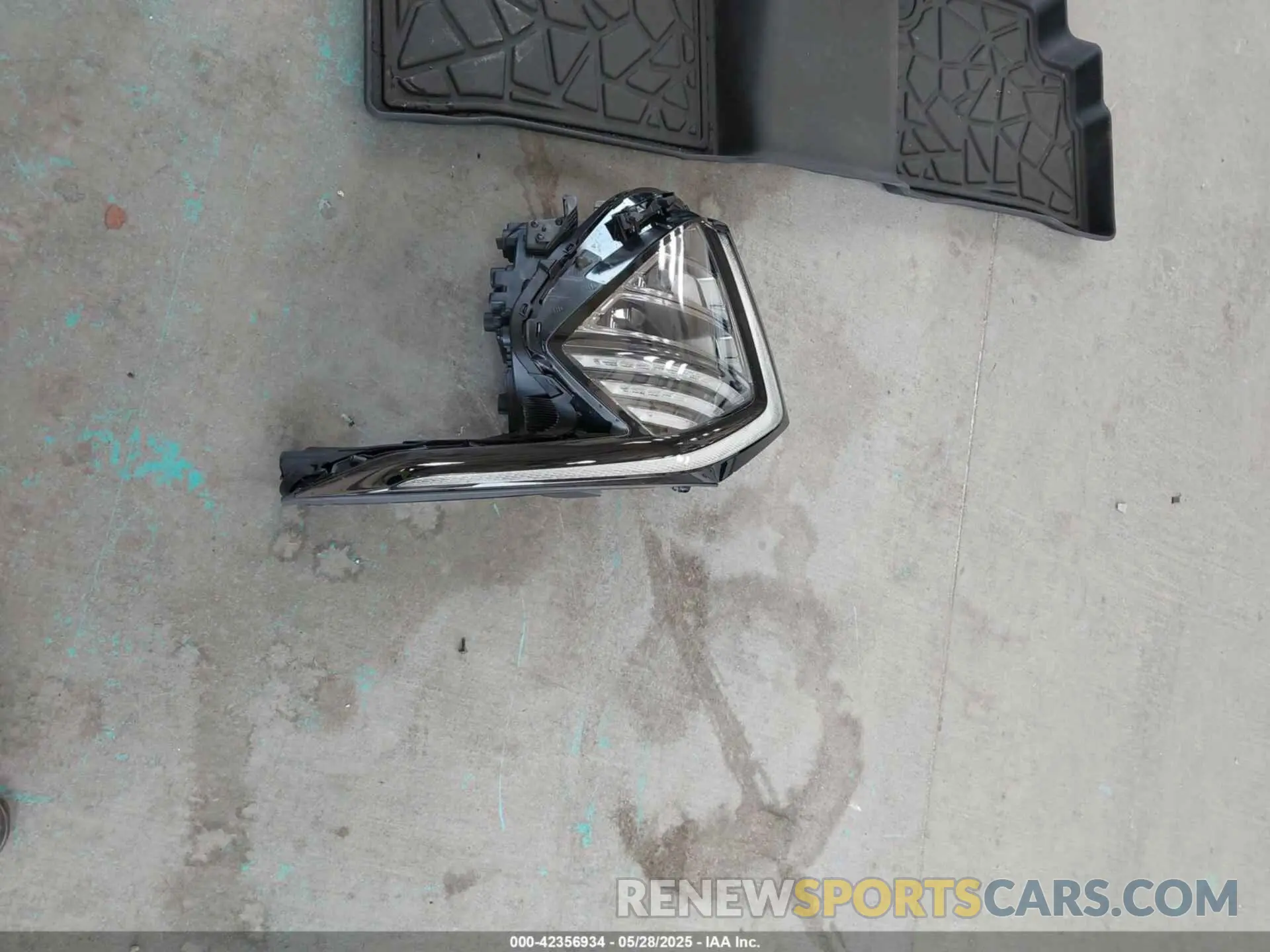 12 Photograph of a damaged car 5XYK33DF8RG218288 KIA SPORTAGE 2024