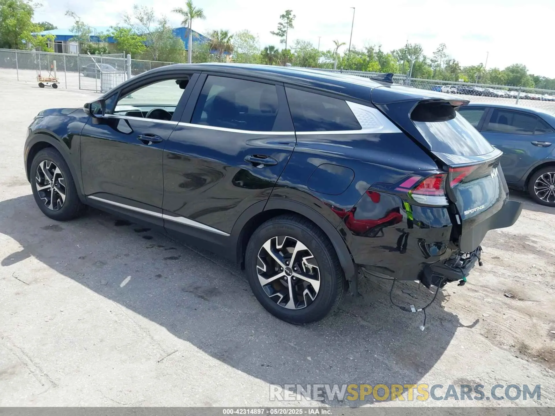 3 Photograph of a damaged car 5XYK33DFXRG227090 KIA SPORTAGE 2024