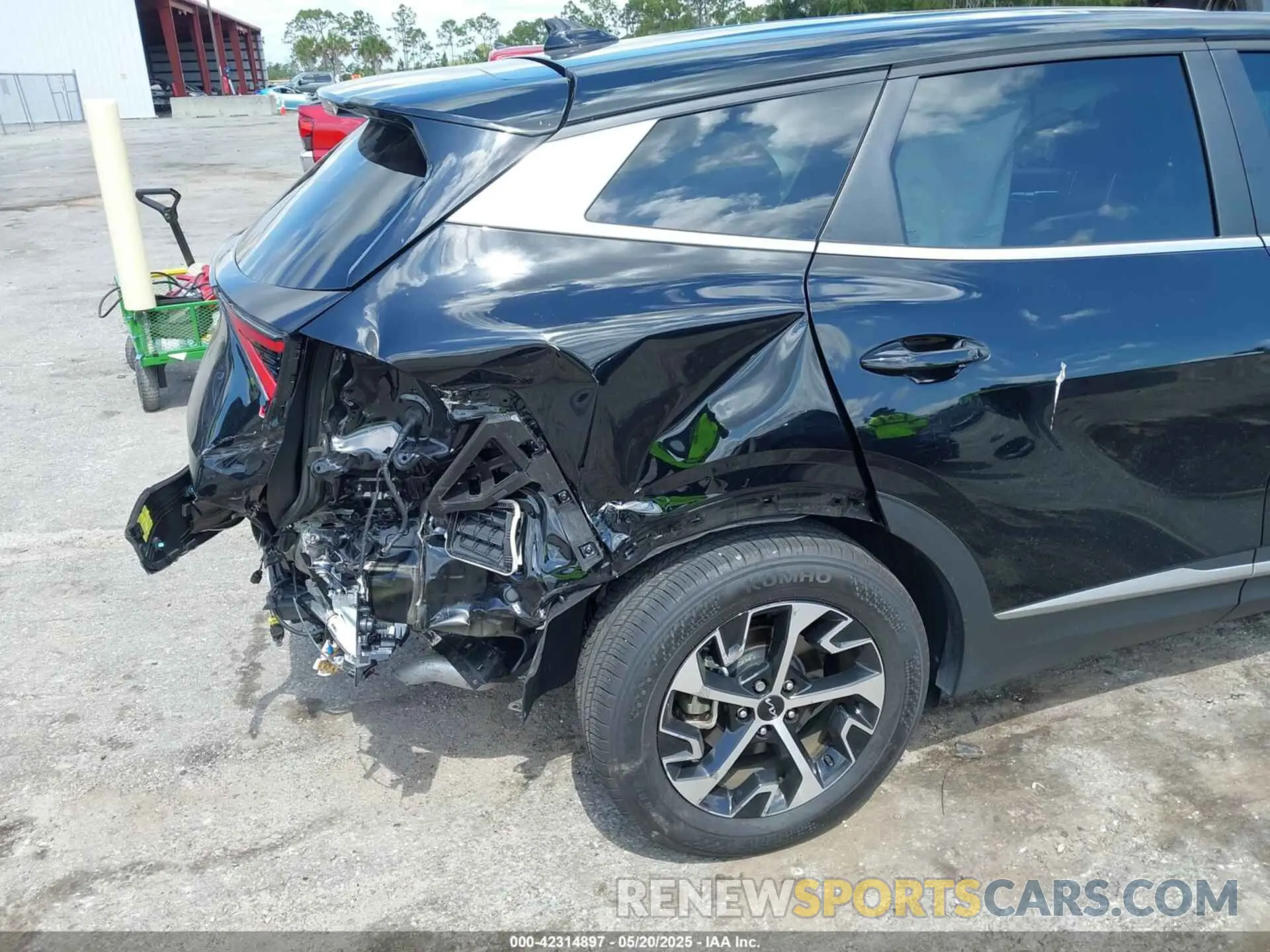 6 Photograph of a damaged car 5XYK33DFXRG227090 KIA SPORTAGE 2024