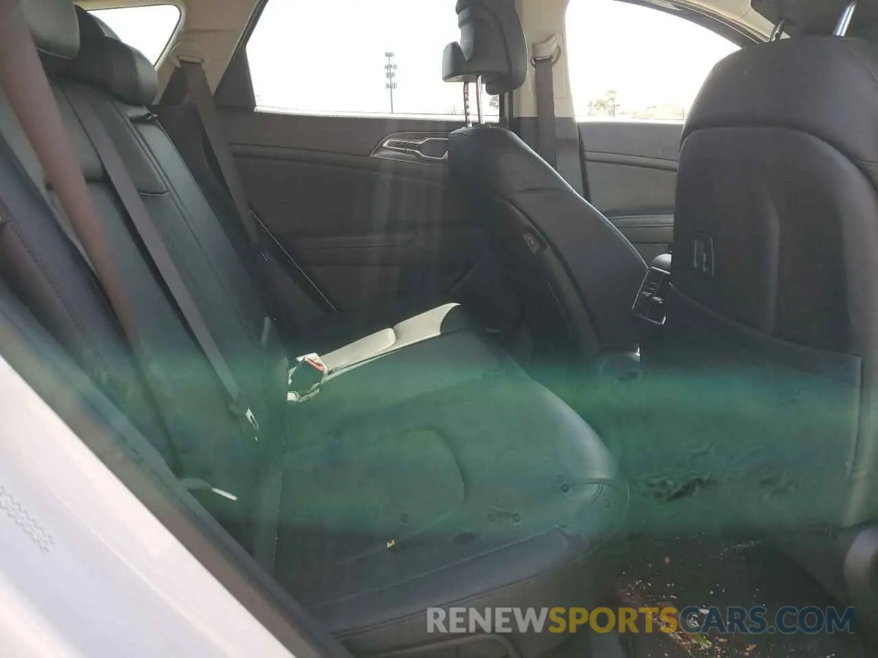 11 Photograph of a damaged car 5XYK3CDF0RG172052 KIA SPORTAGE 2024