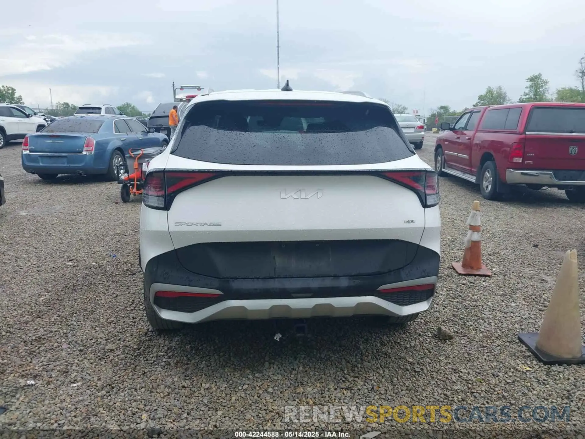 17 Photograph of a damaged car 5XYK3CDF2RG183800 KIA SPORTAGE 2024