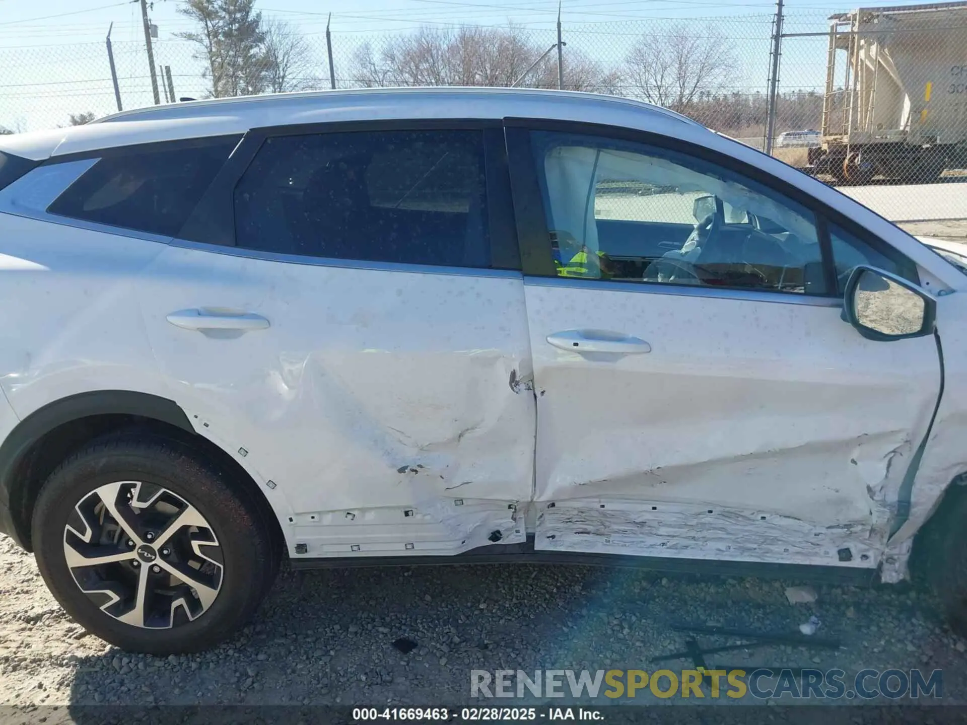 14 Photograph of a damaged car 5XYK3CDF9RG229980 KIA SPORTAGE 2024