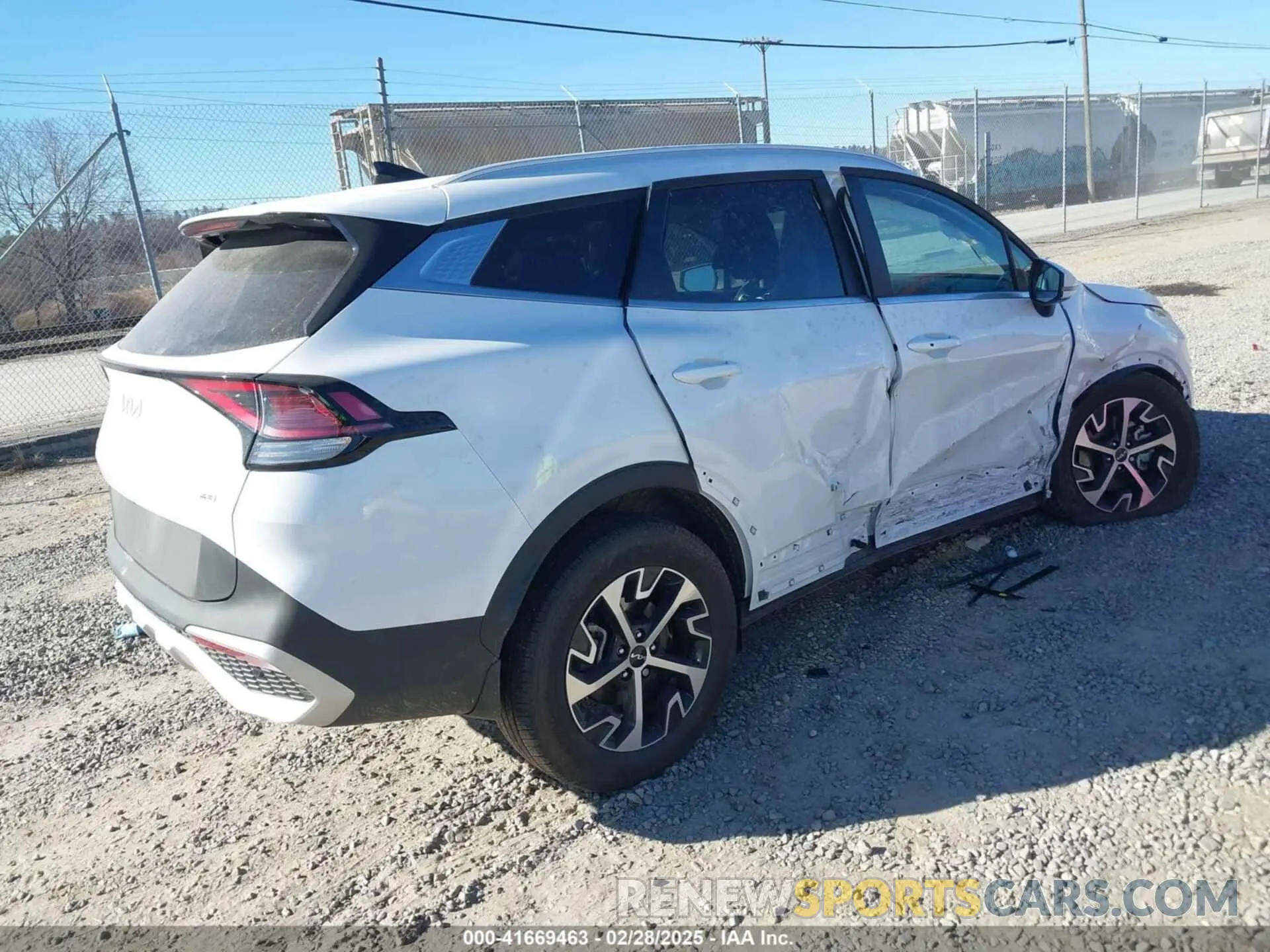 4 Photograph of a damaged car 5XYK3CDF9RG229980 KIA SPORTAGE 2024