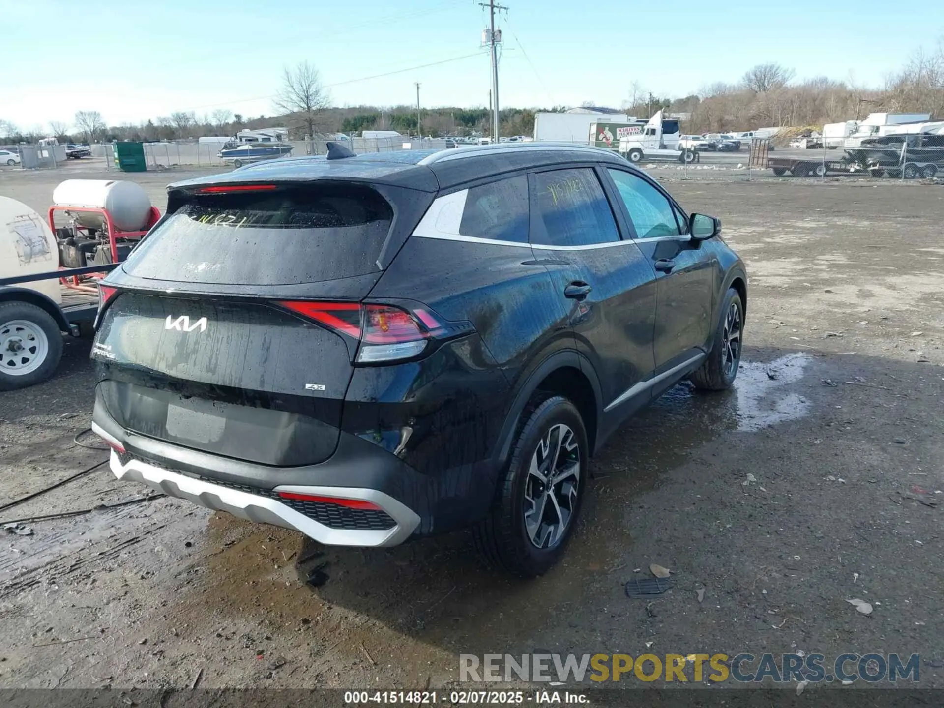 4 Photograph of a damaged car 5XYK3CDFXRG188114 KIA SPORTAGE 2024
