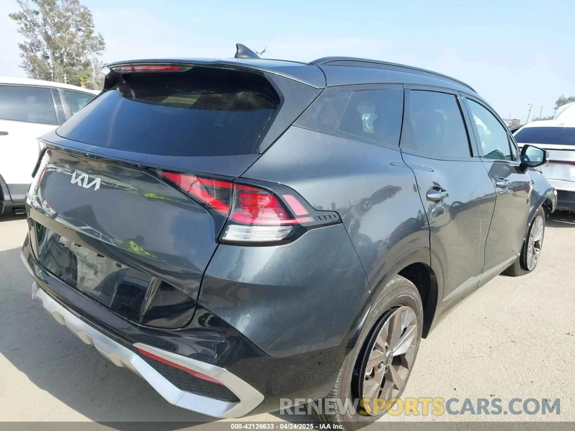 4 Photograph of a damaged car 5XYK43DF0RG222512 KIA SPORTAGE 2024