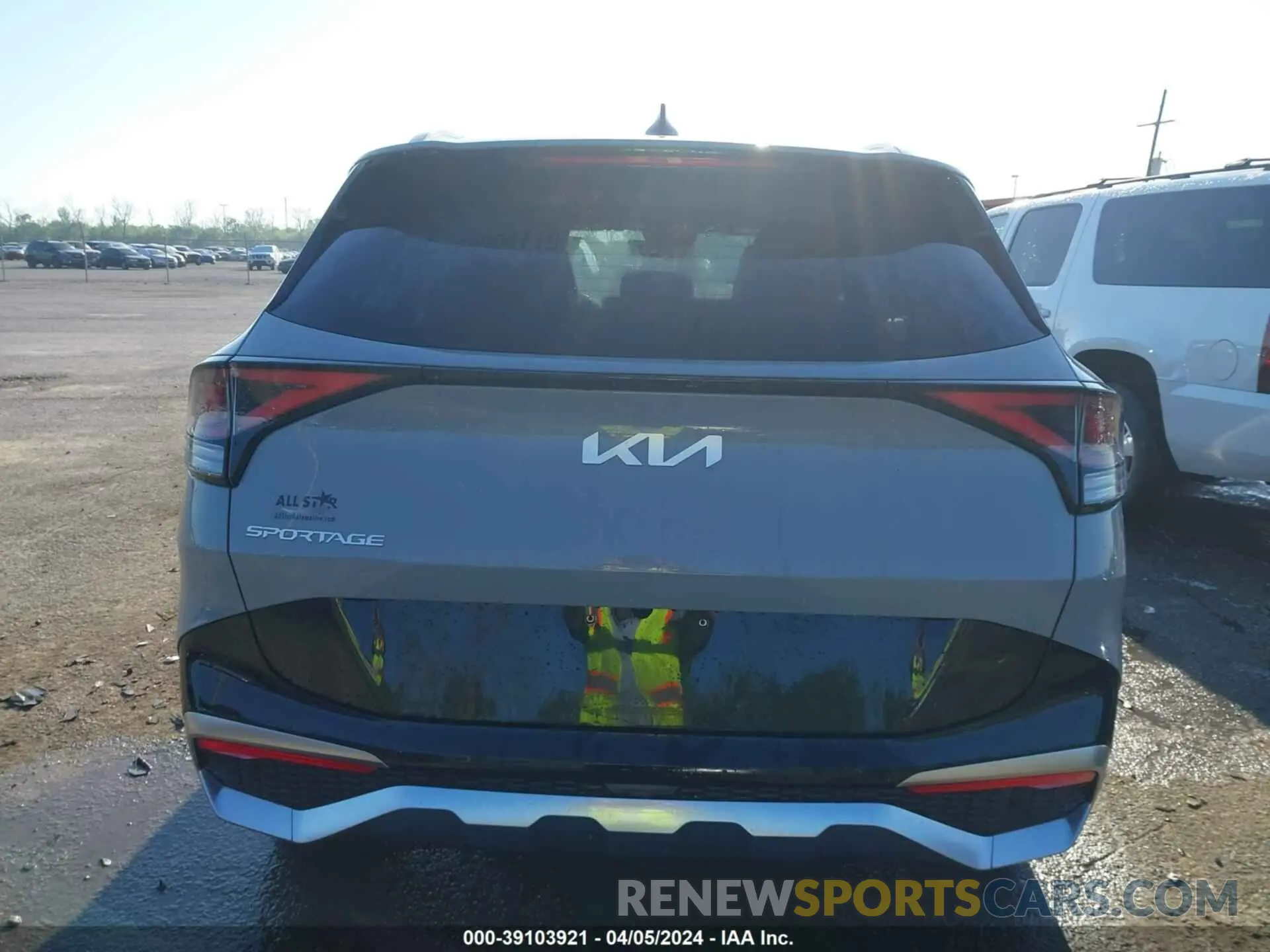 16 Photograph of a damaged car 5XYK43DF8RG187525 KIA SPORTAGE 2024