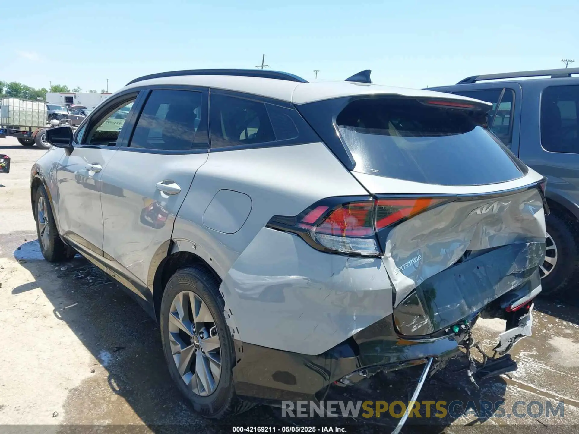 3 Photograph of a damaged car 5XYK43DFXRG211078 KIA SPORTAGE 2024